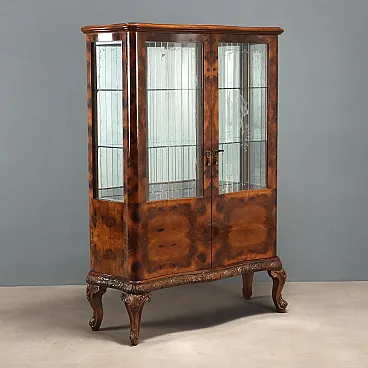Vetrina impiallacciata in radica di noce, primo '900