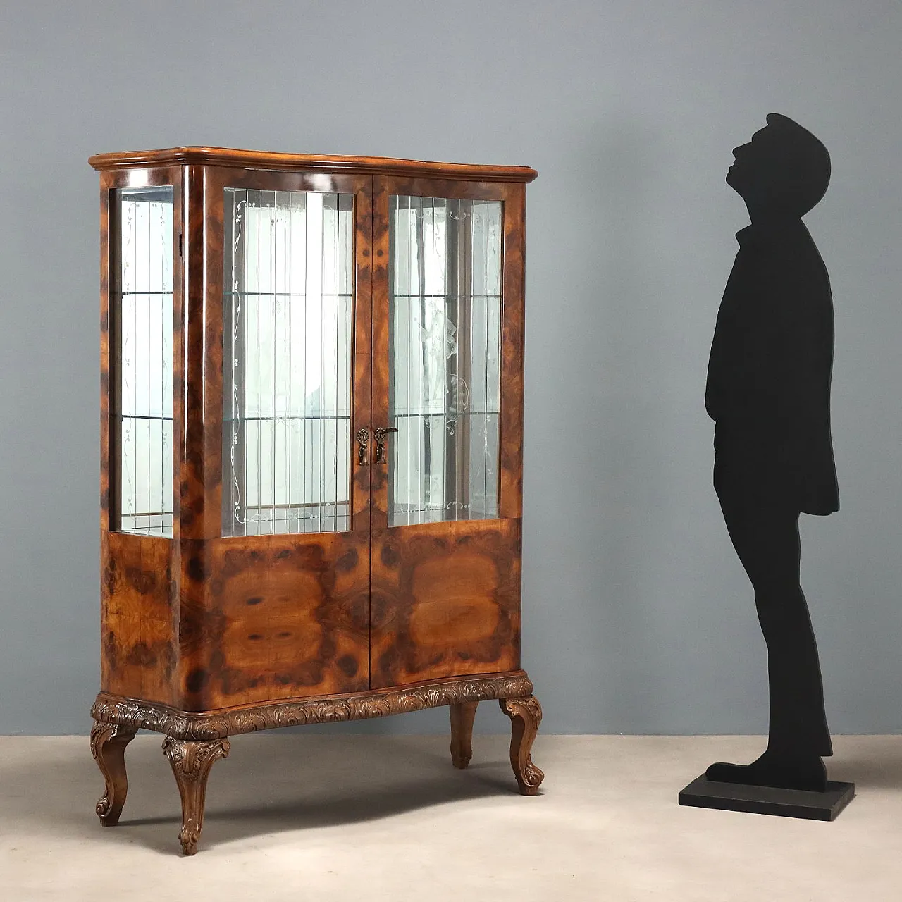 Vetrina impiallacciata in radica di noce, primo '900 2