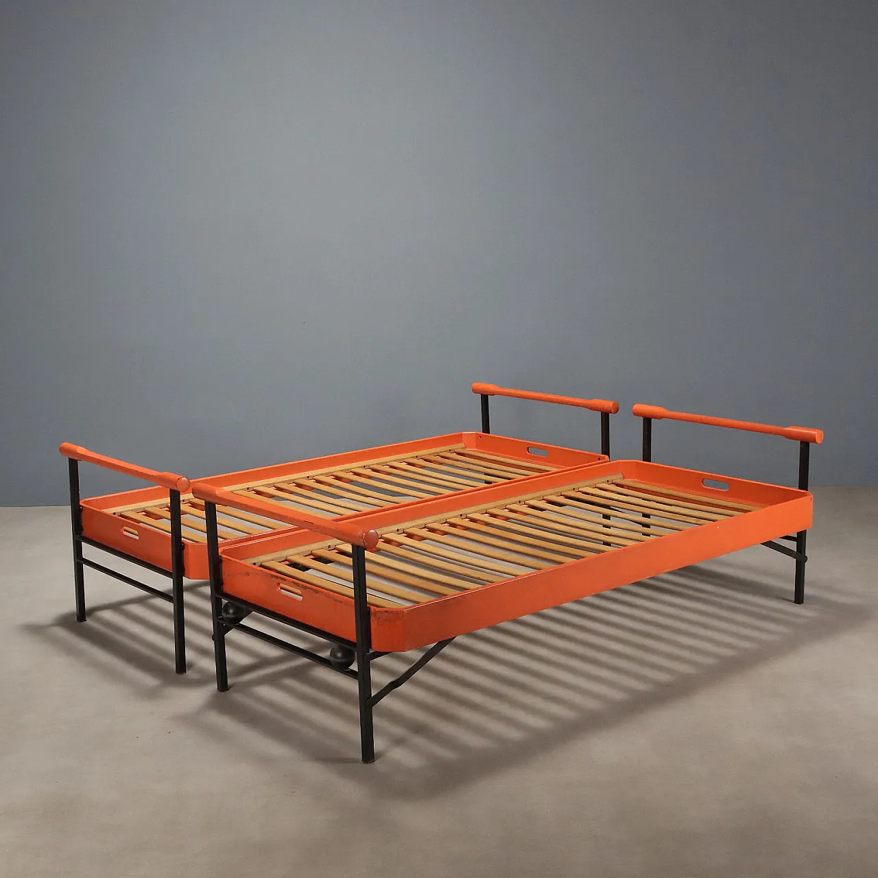 Coppia di letti in legno smaltato e metallo smaltato e cromato, '900 3