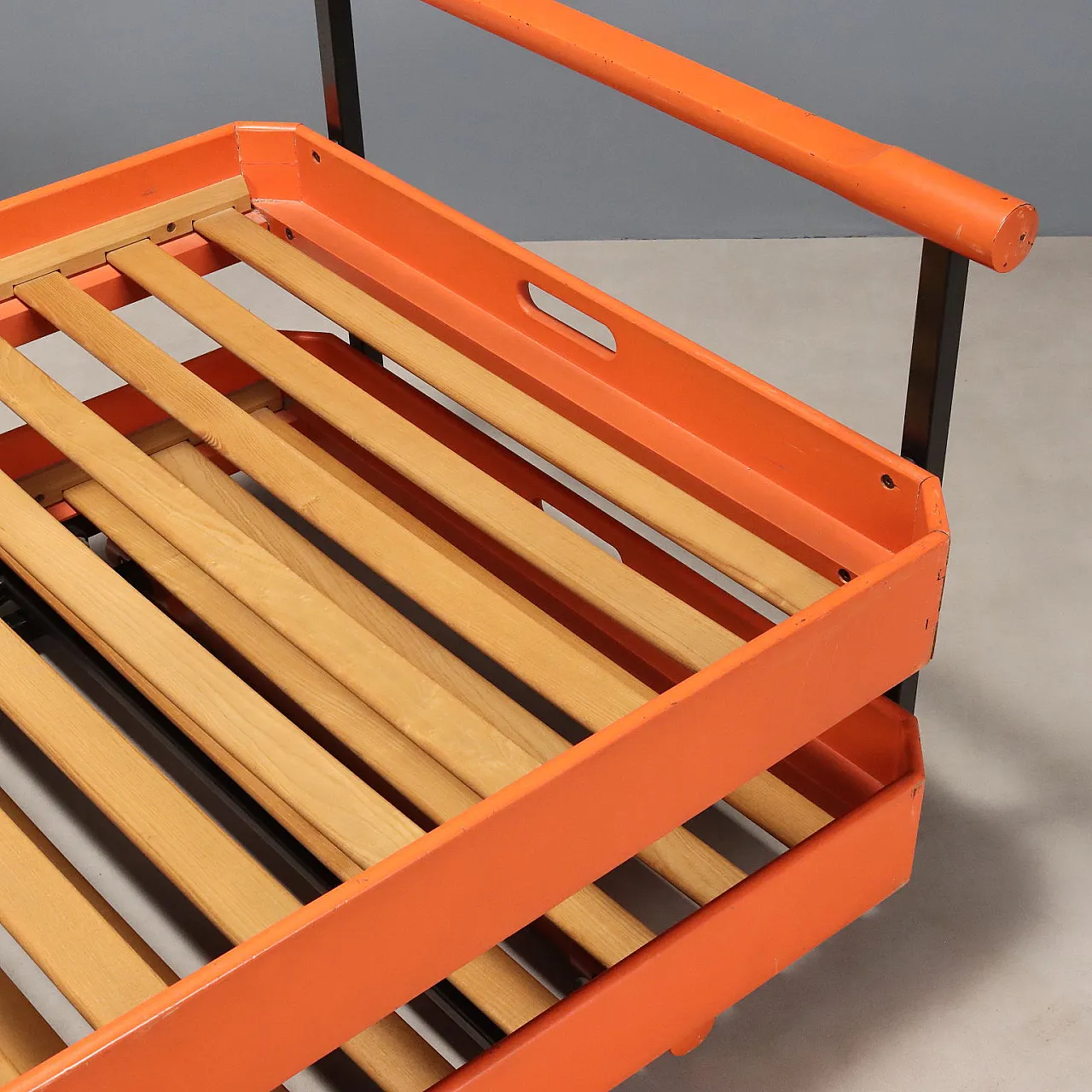 Coppia di letti in legno smaltato e metallo smaltato e cromato, '900 4