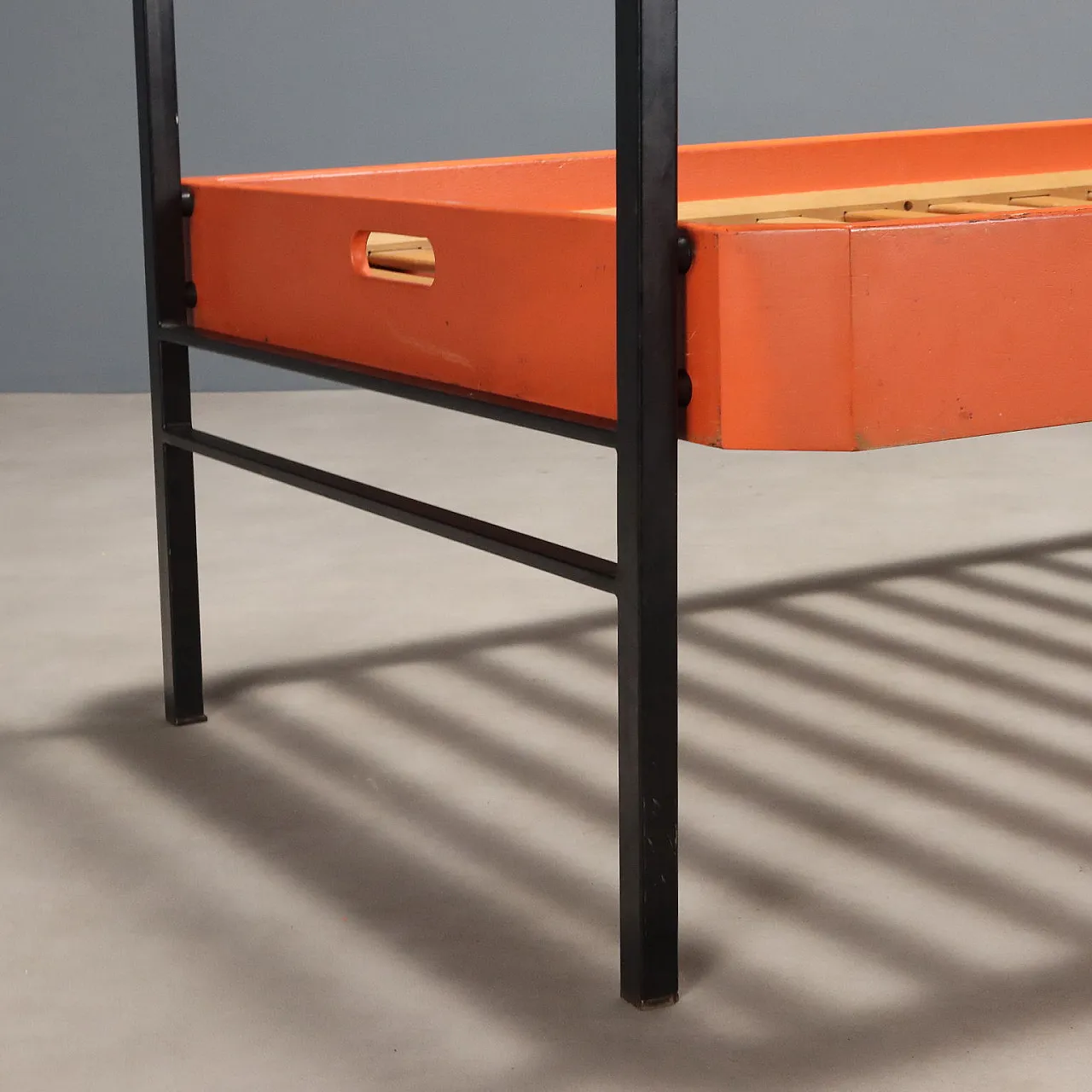 Coppia di letti in legno smaltato e metallo smaltato e cromato, '900 6