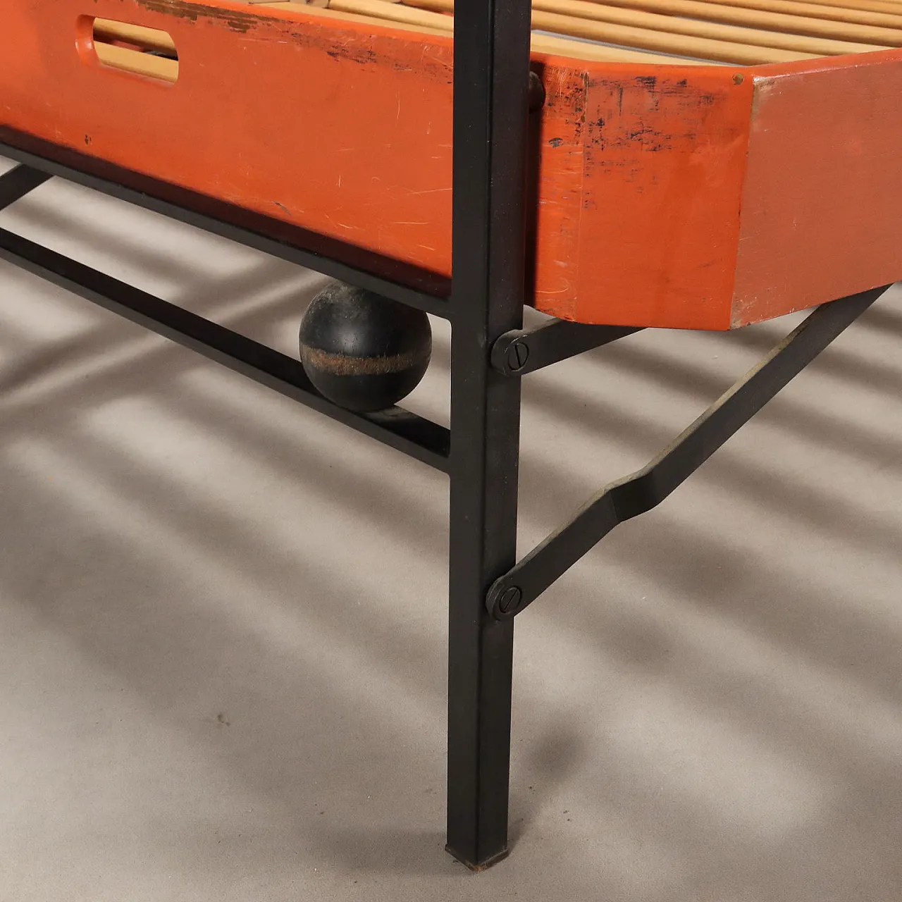 Coppia di letti in legno smaltato e metallo smaltato e cromato, '900 7