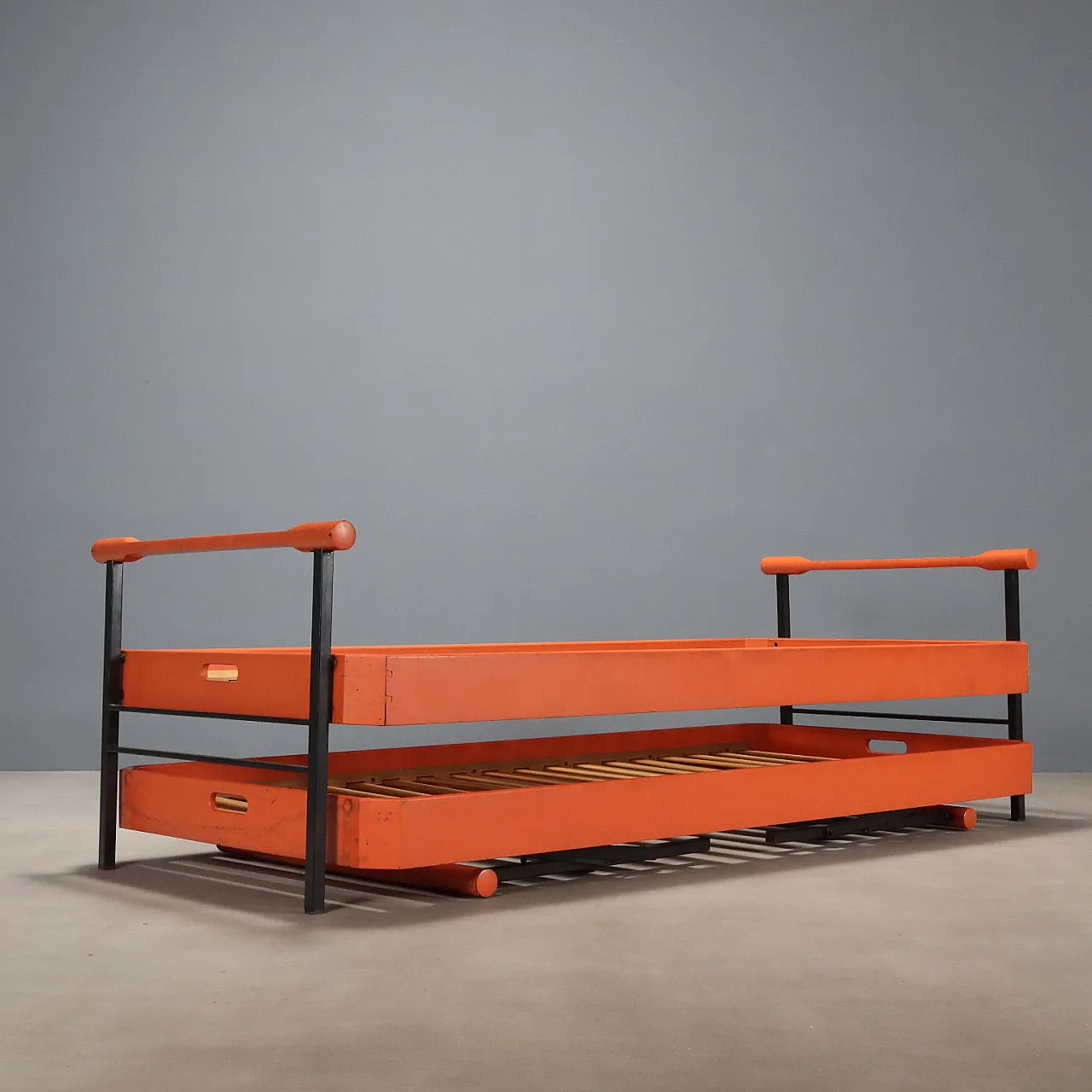 Coppia di letti in legno smaltato e metallo smaltato e cromato, '900 9
