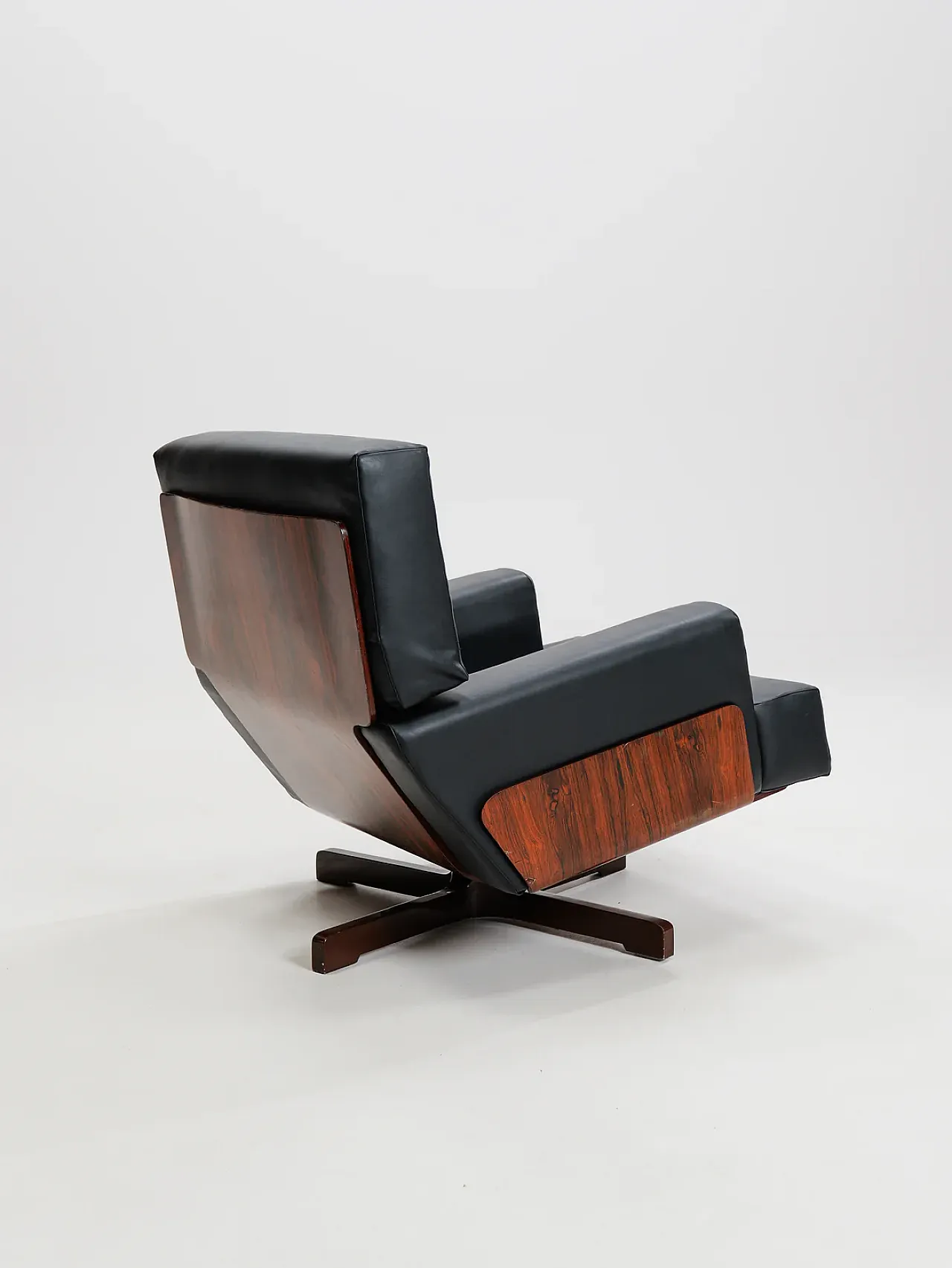 Poltrona in palissandro modello 401 di M. Taro per Cinova, anni '60 5