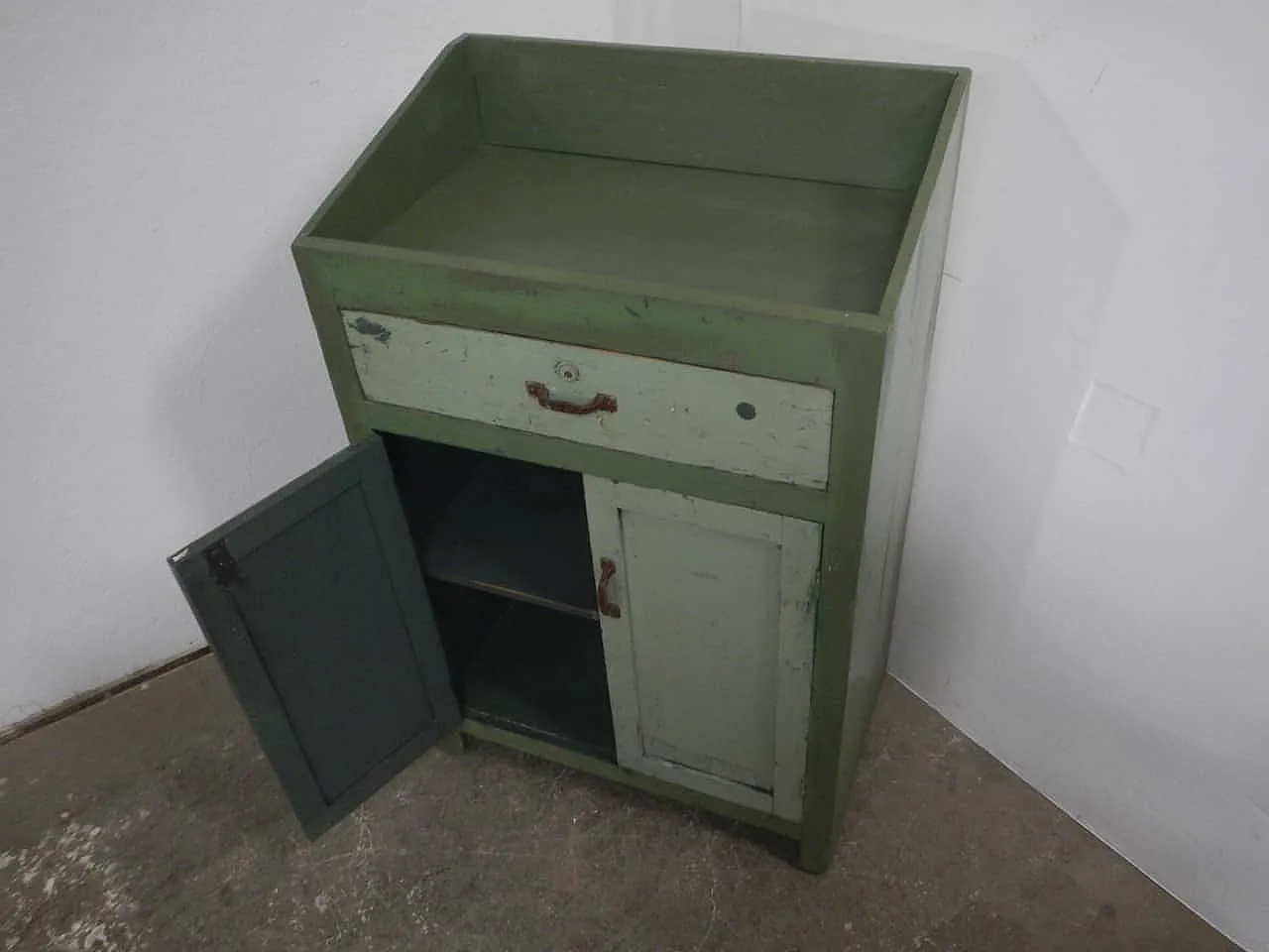 Two-tone textile industry cabinet, 1960 3