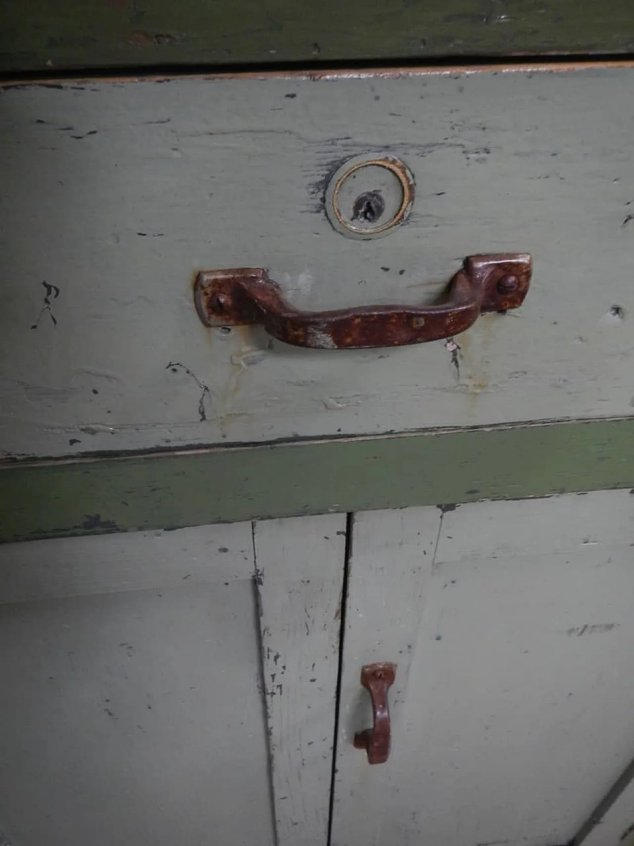 Two-tone textile industry cabinet, 1960 11