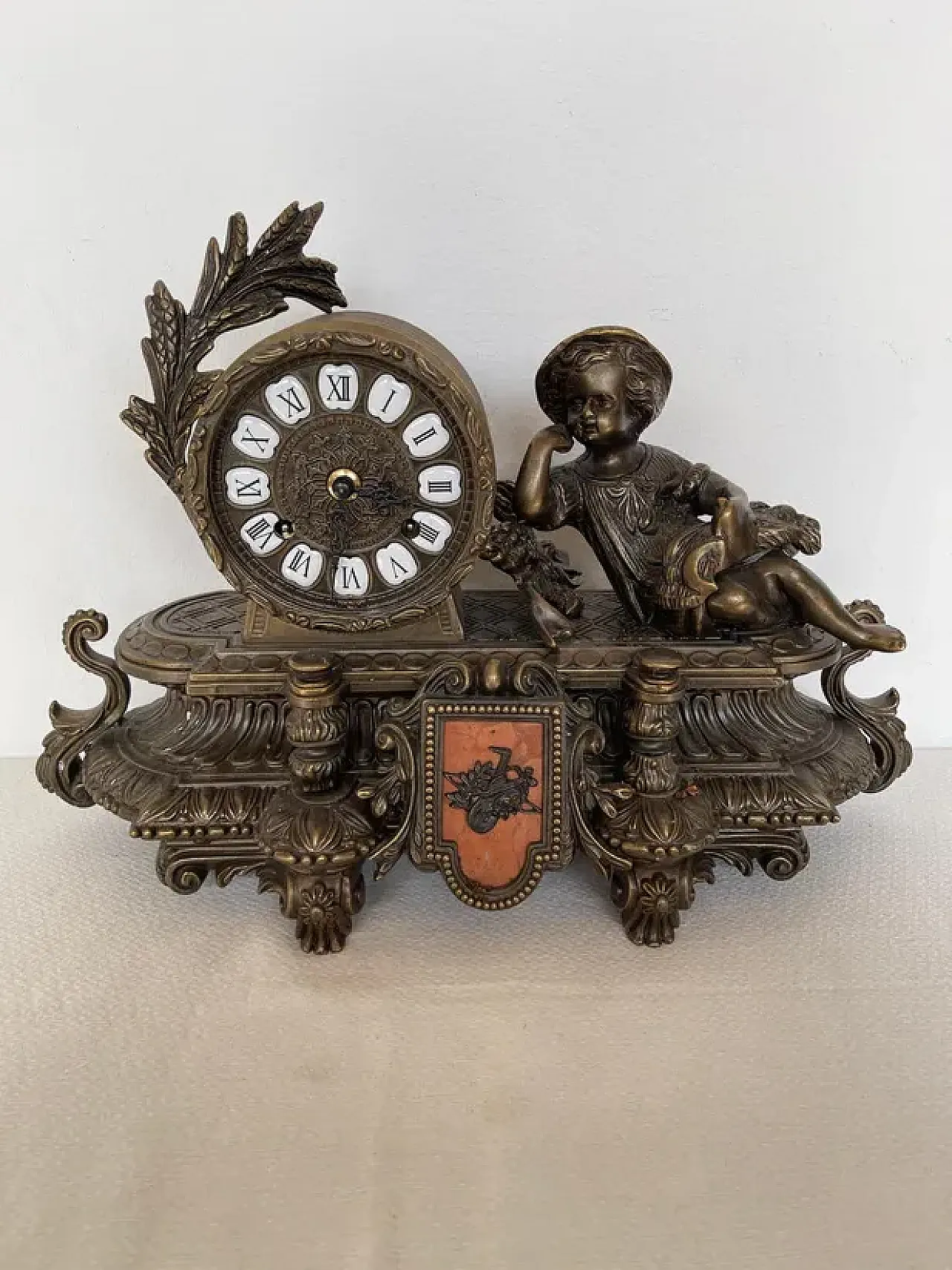 French table clock in golden metal with putto, 1970s 2