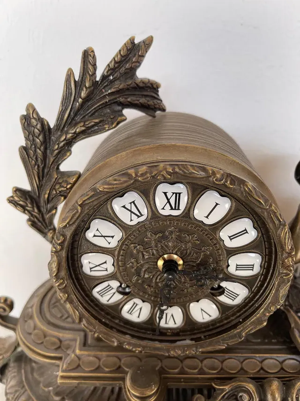 French table clock in golden metal with putto, 1970s 7