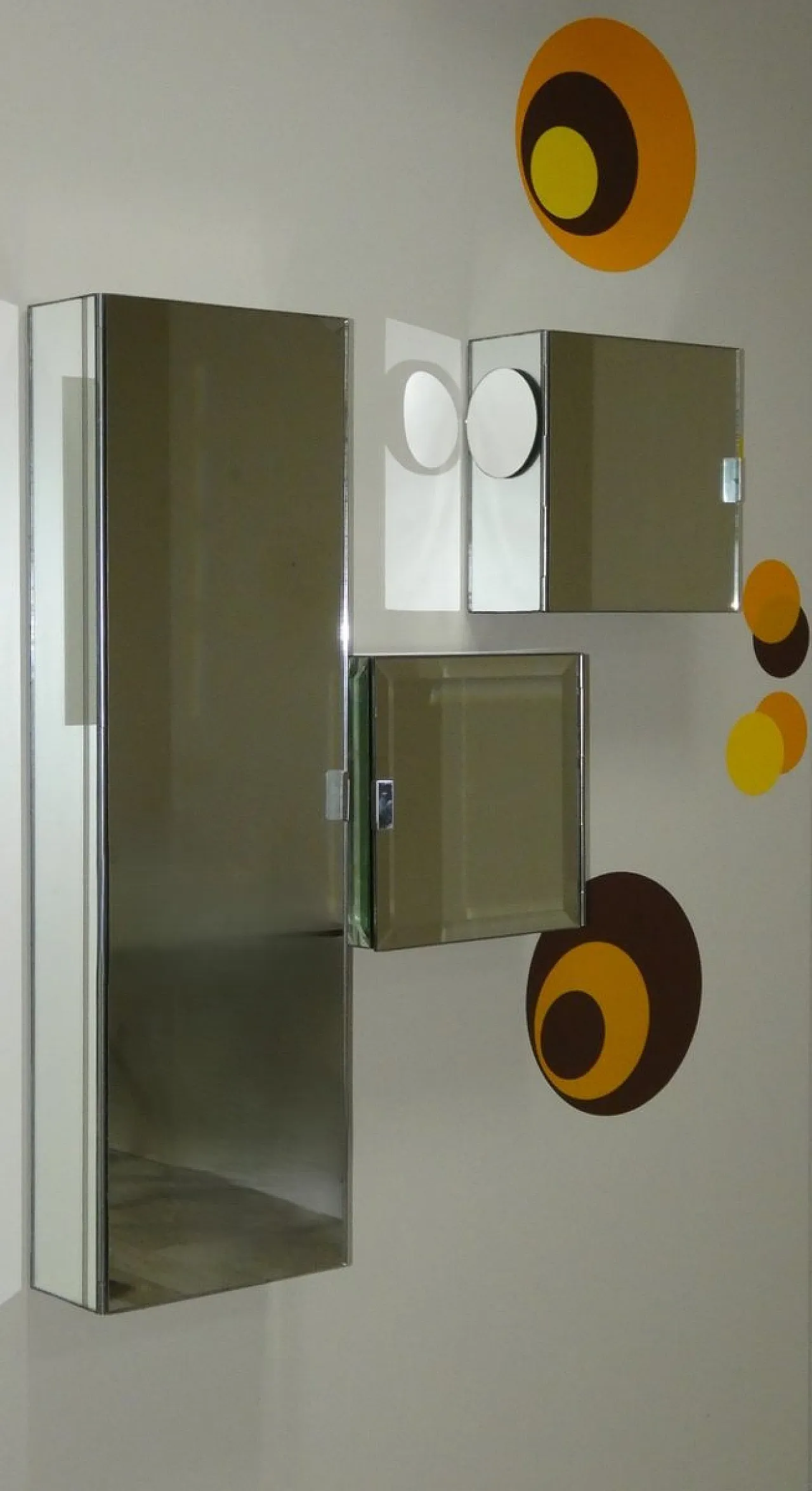 3 armadietti a specchio, Italia, anni '70 1