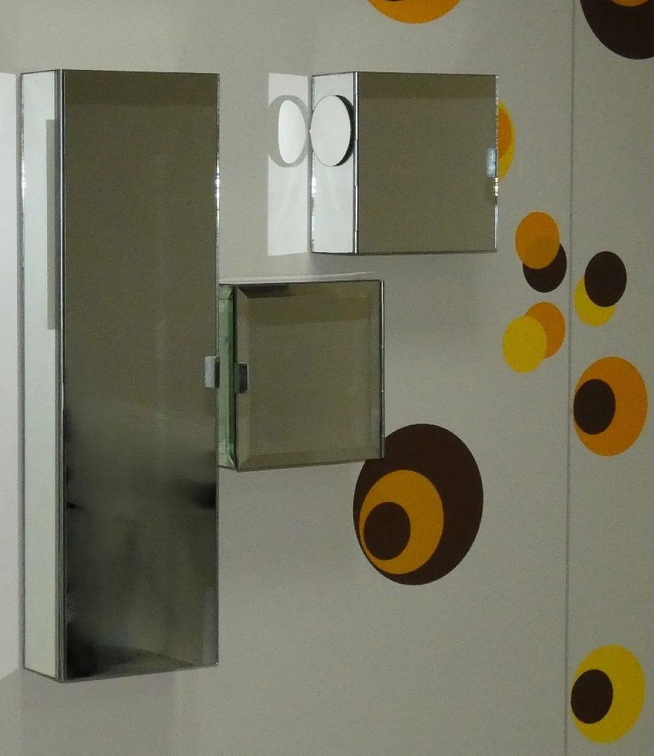 3 armadietti a specchio, Italia, anni '70 2