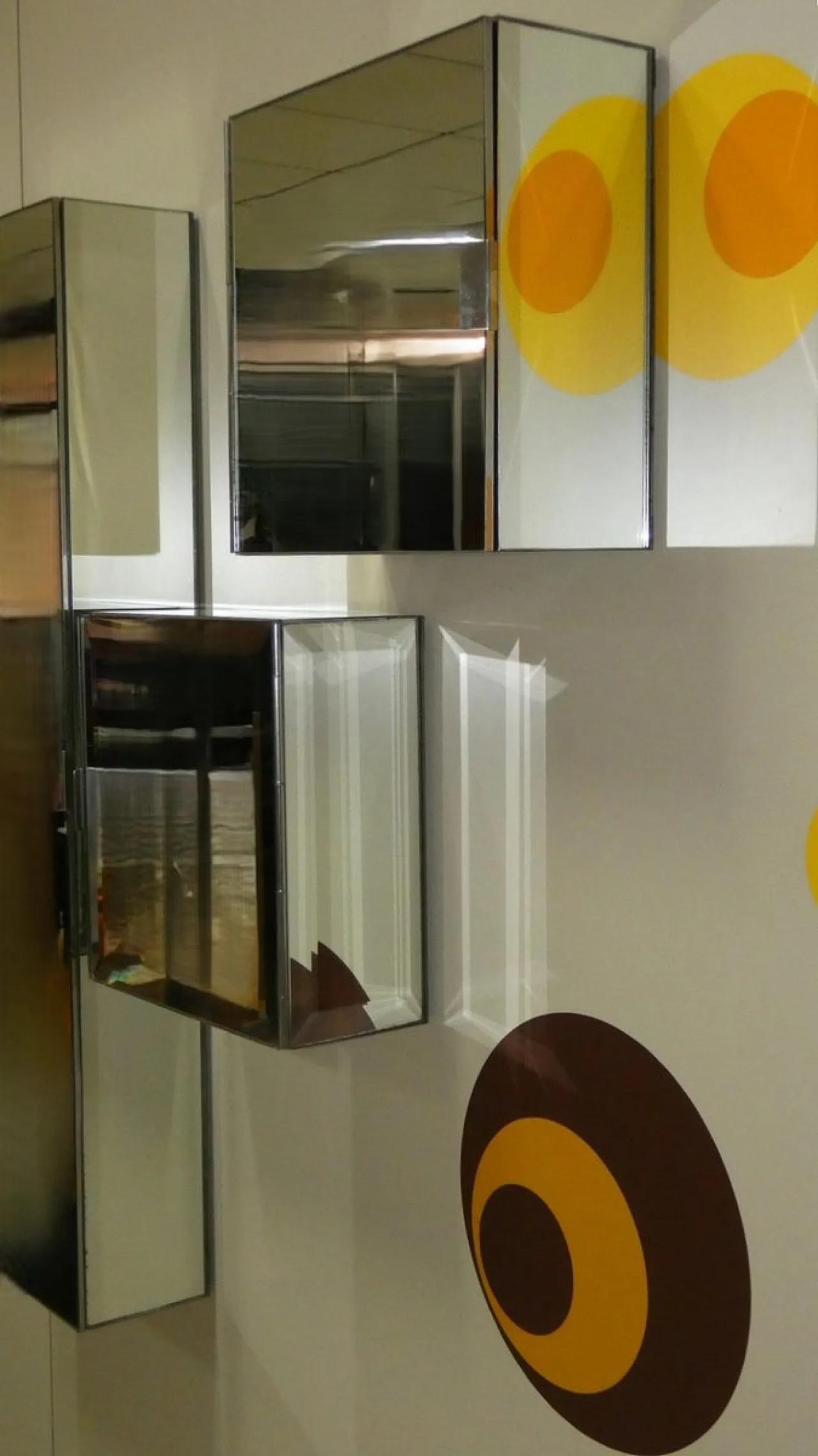 3 armadietti a specchio, Italia, anni '70 9