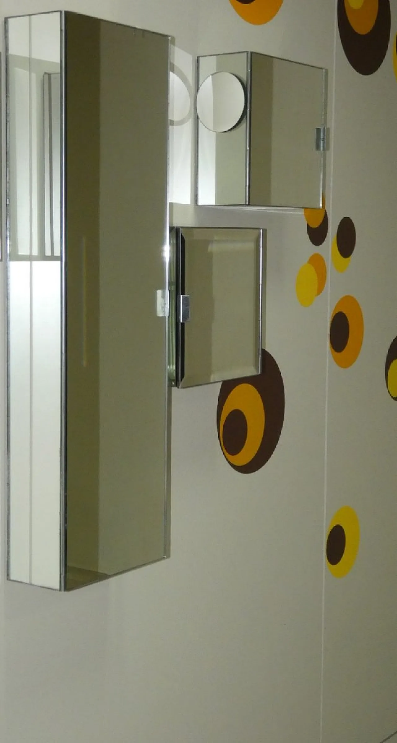 3 armadietti a specchio, Italia, anni '70 10