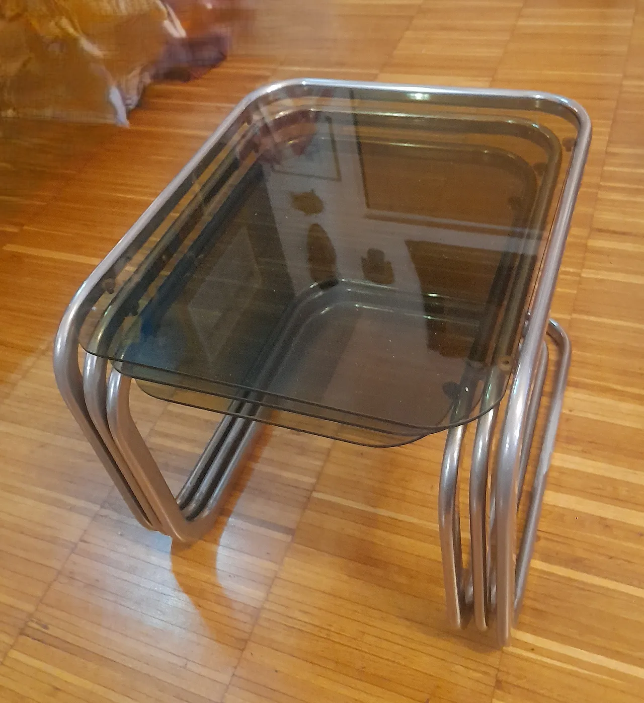 Tavolini a nido con piano in vetro fumé, anni '60 1