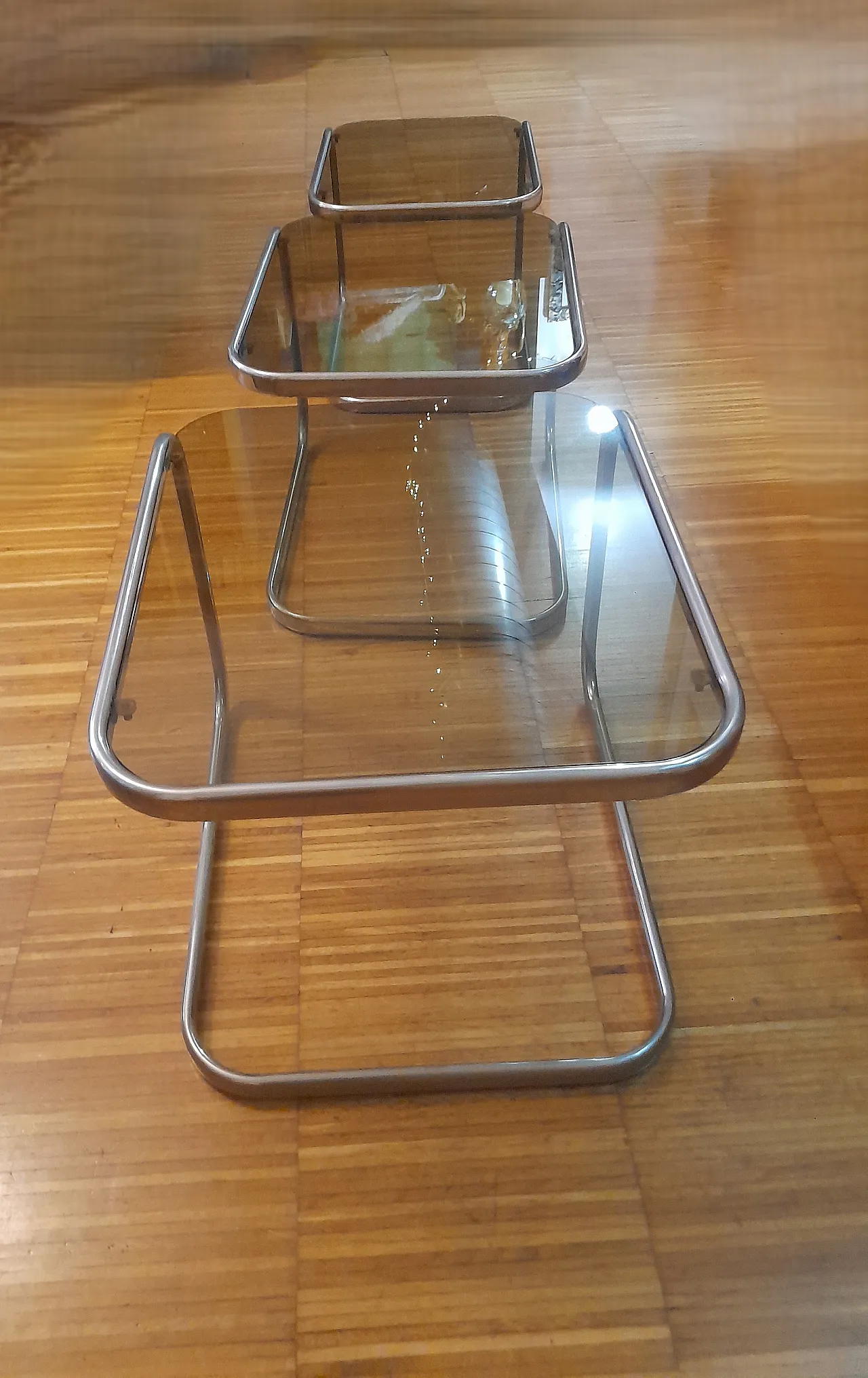 Tavolini a nido con piano in vetro fumé, anni '60 8