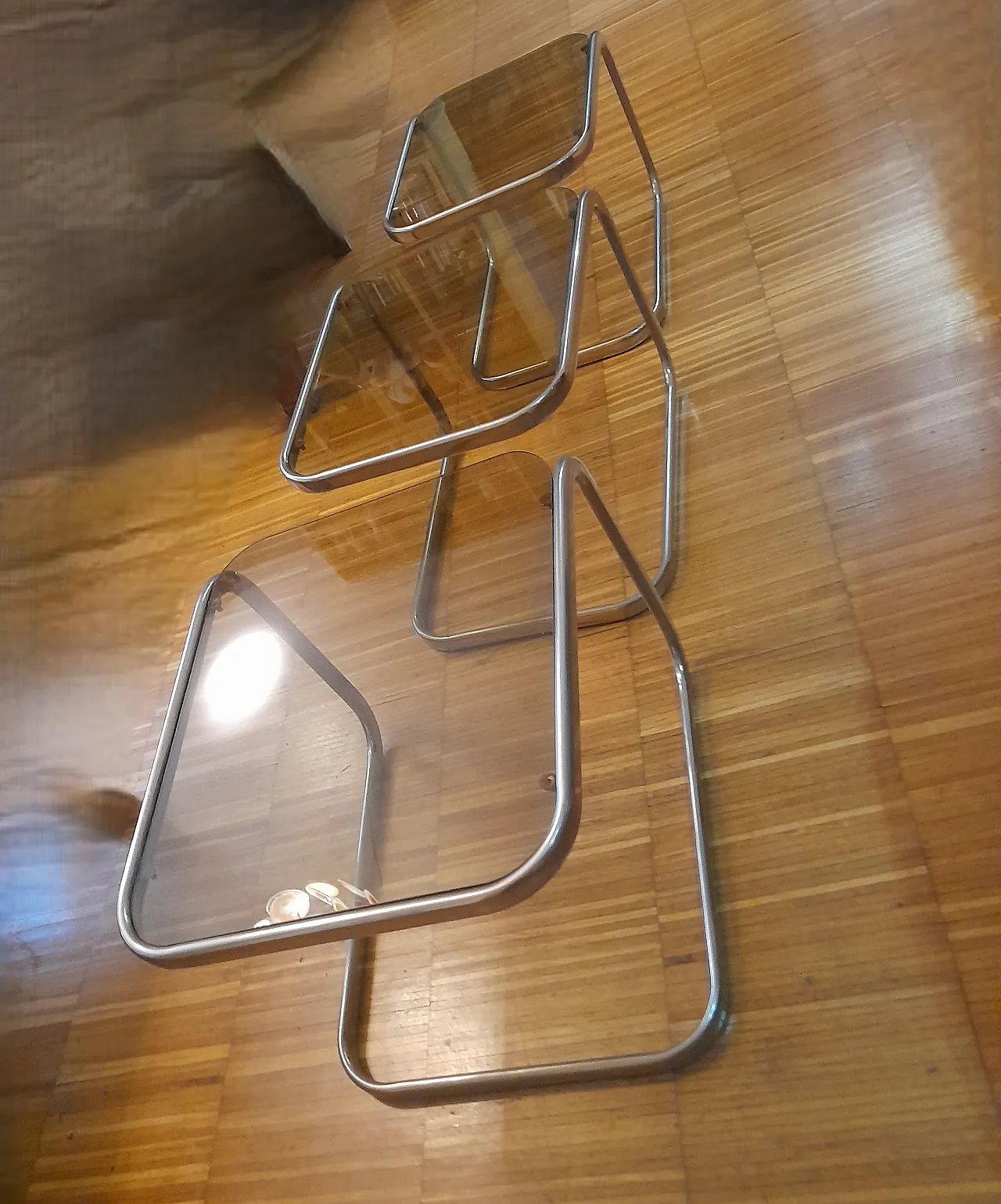 Tavolini a nido con piano in vetro fumé, anni '60 9