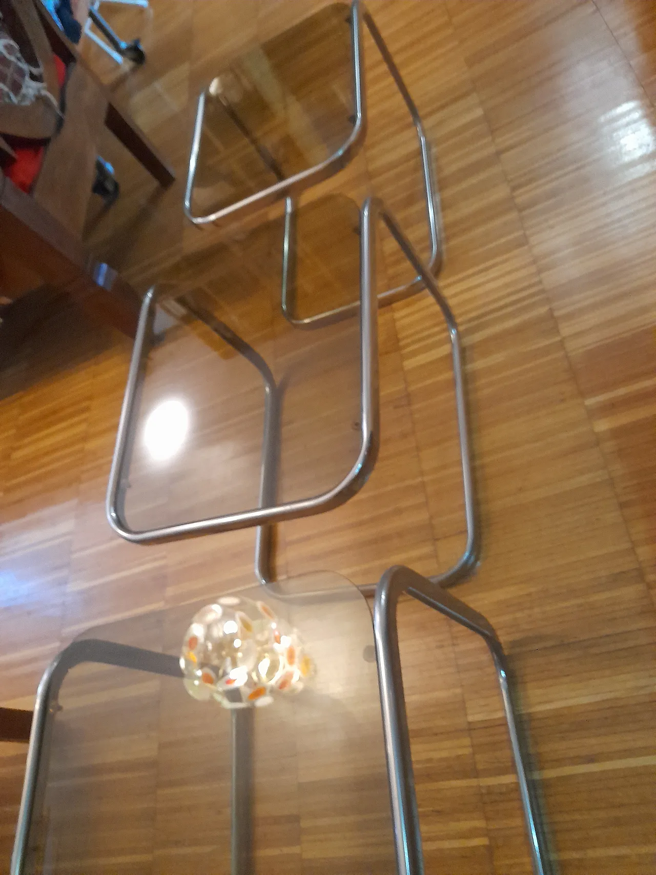 Tavolini a nido con piano in vetro fumé, anni '60 10