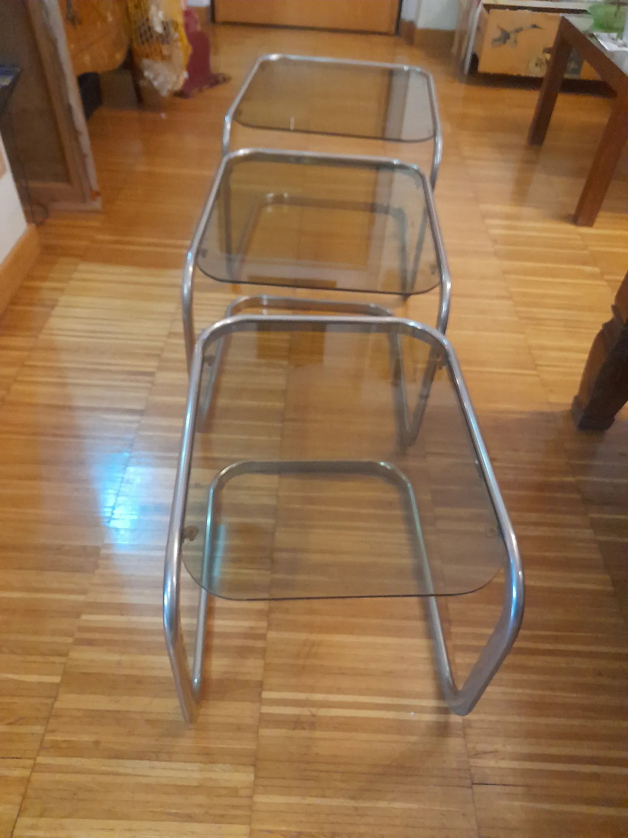 Tavolini a nido con piano in vetro fumé, anni '60 14