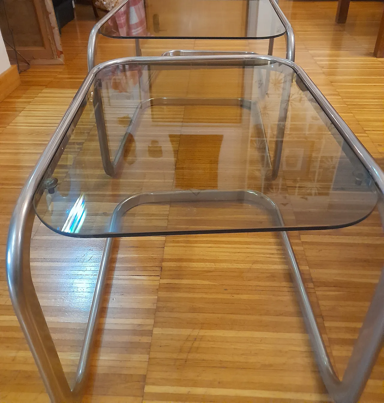 Tavolini a nido con piano in vetro fumé, anni '60 15