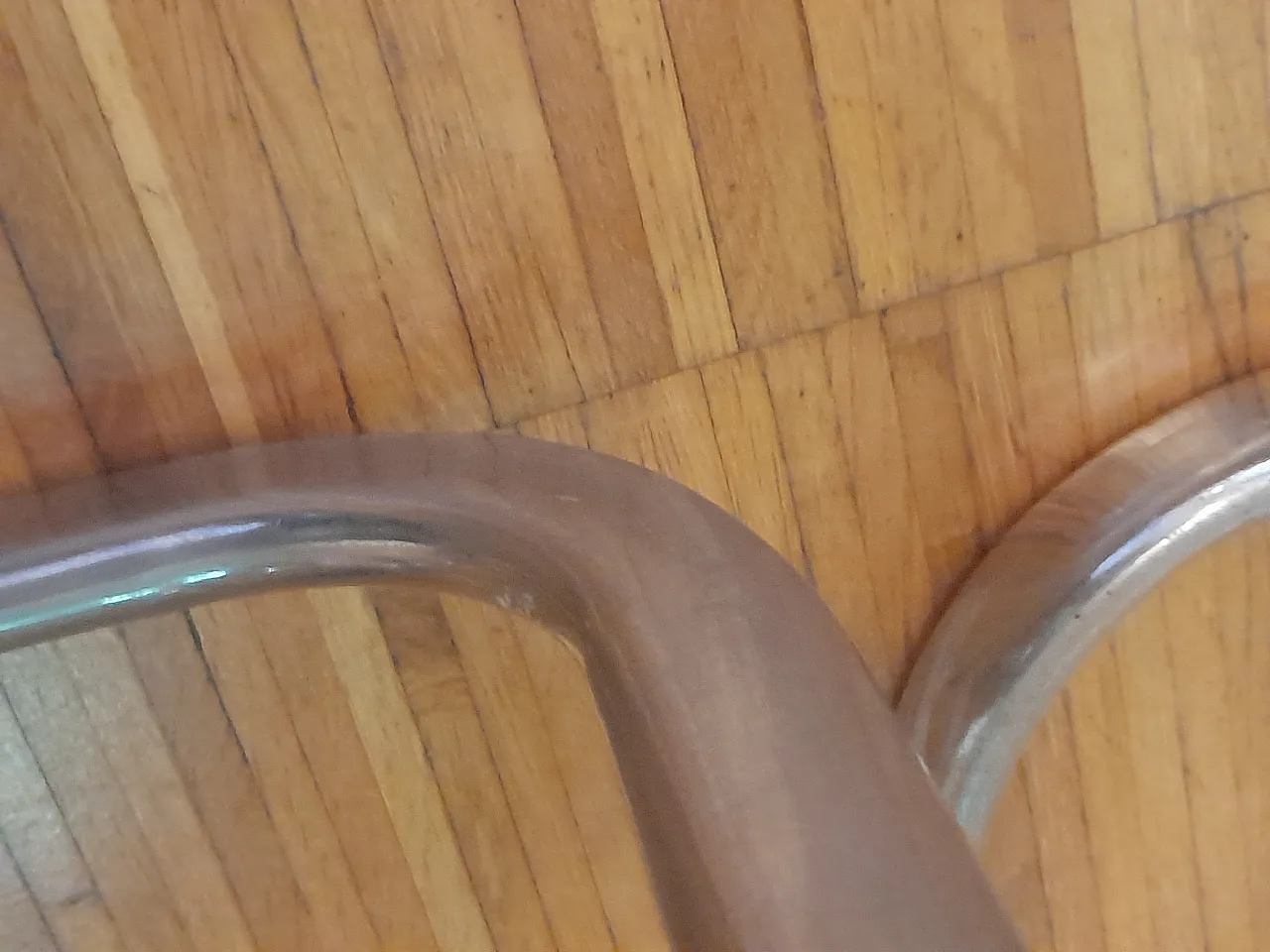 Tavolini a nido con piano in vetro fumé, anni '60 16