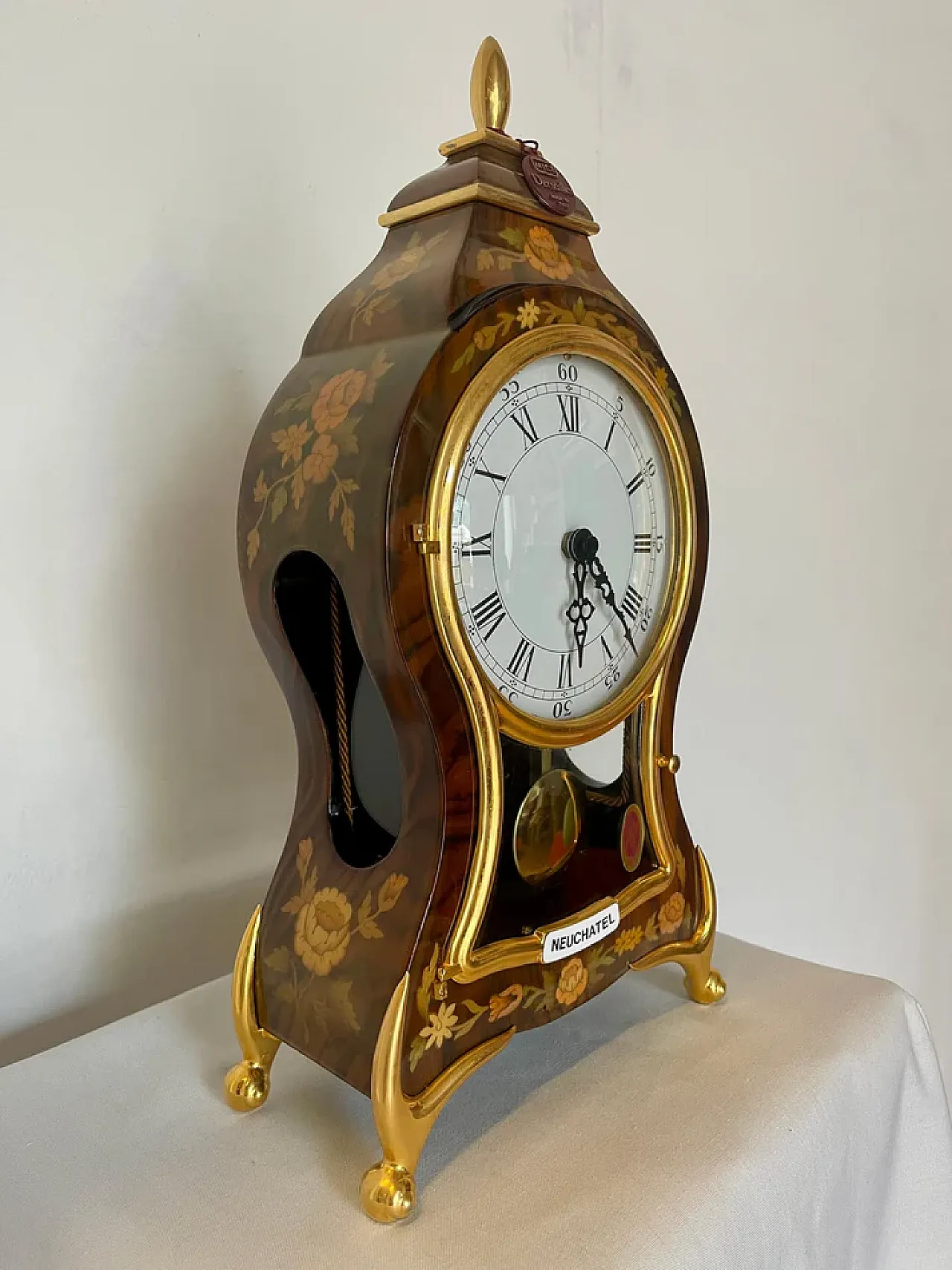 Battery-operated french style wooden table clock, 19th century 3