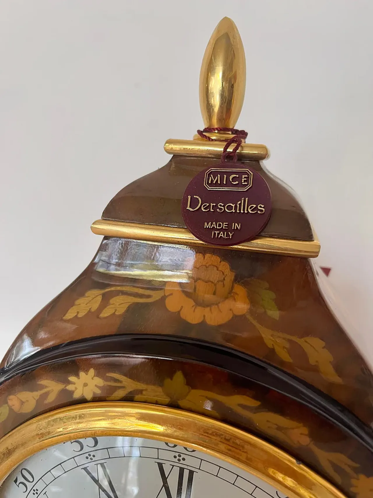 Battery-operated french style wooden table clock, 19th century 5