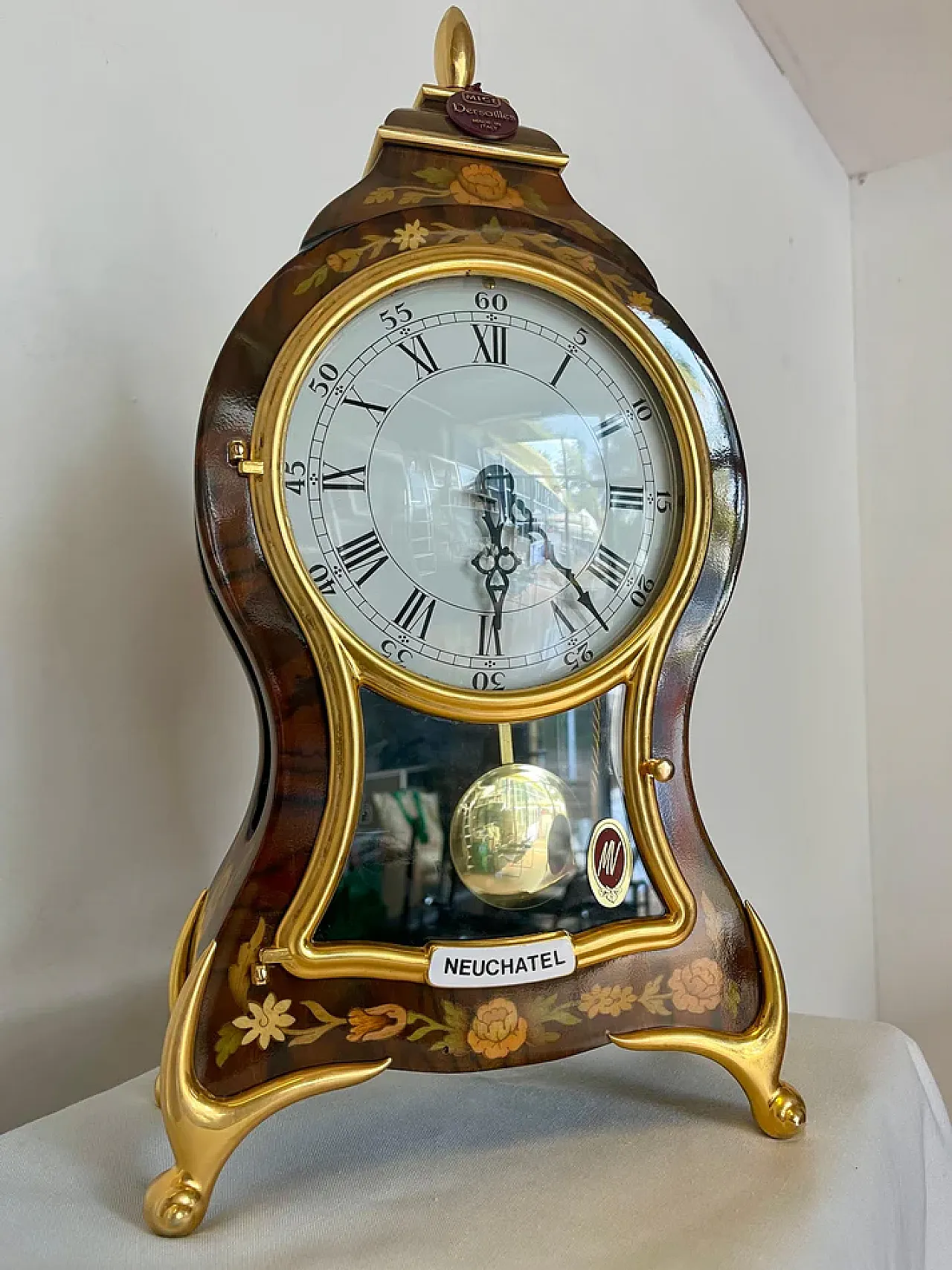 Battery-operated french style wooden table clock, 19th century 10