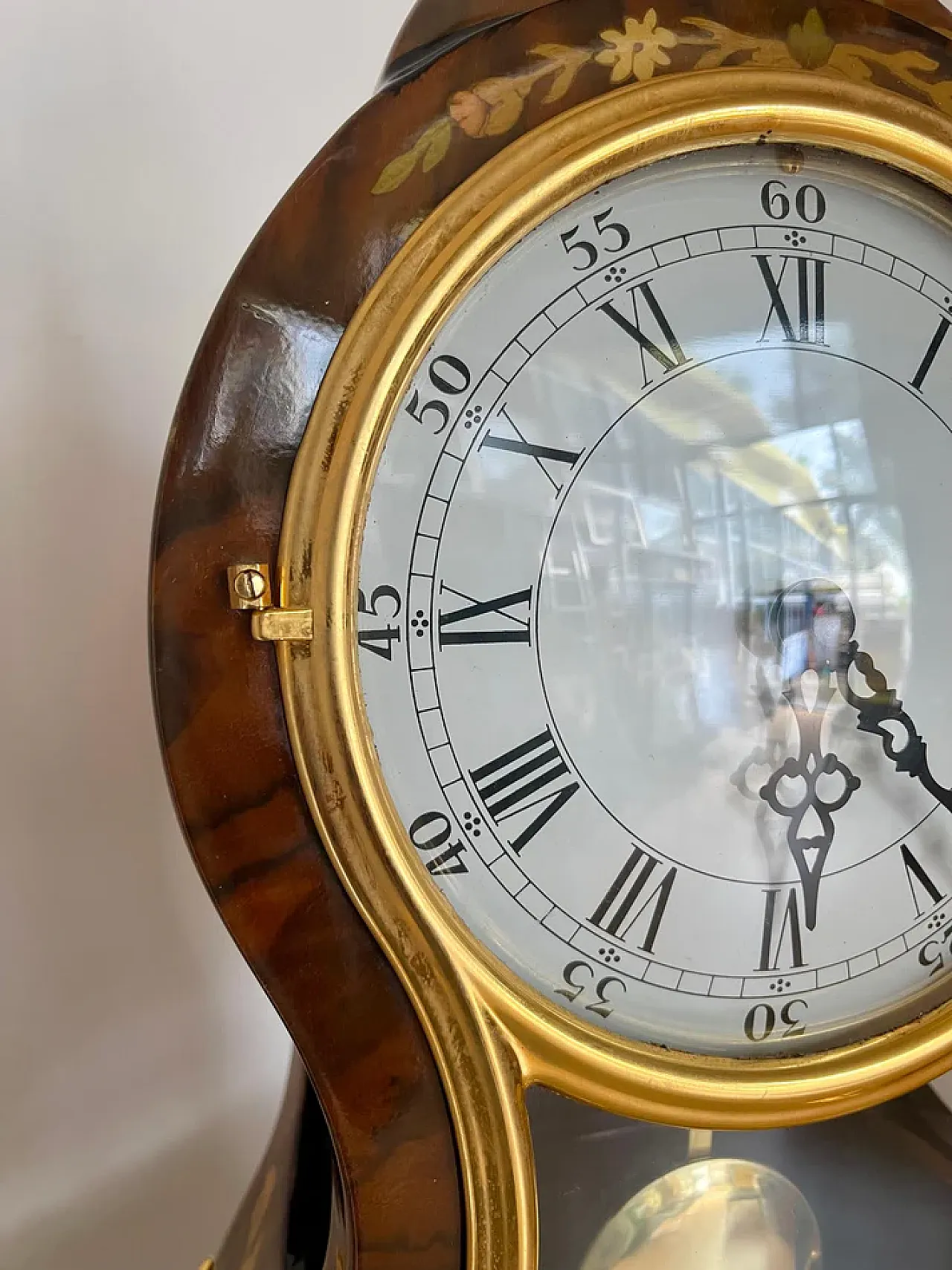 Battery-operated french style wooden table clock, 19th century 11