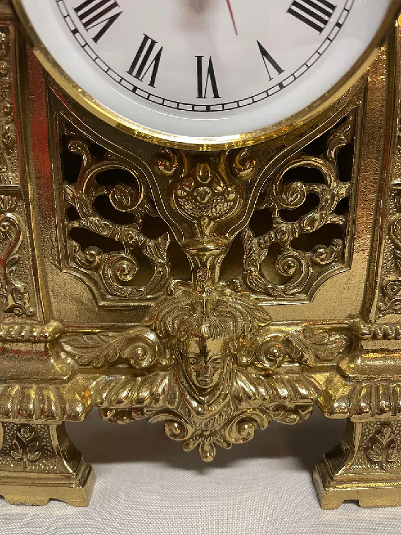 Gilded bronze coffee table clock, 70s 3