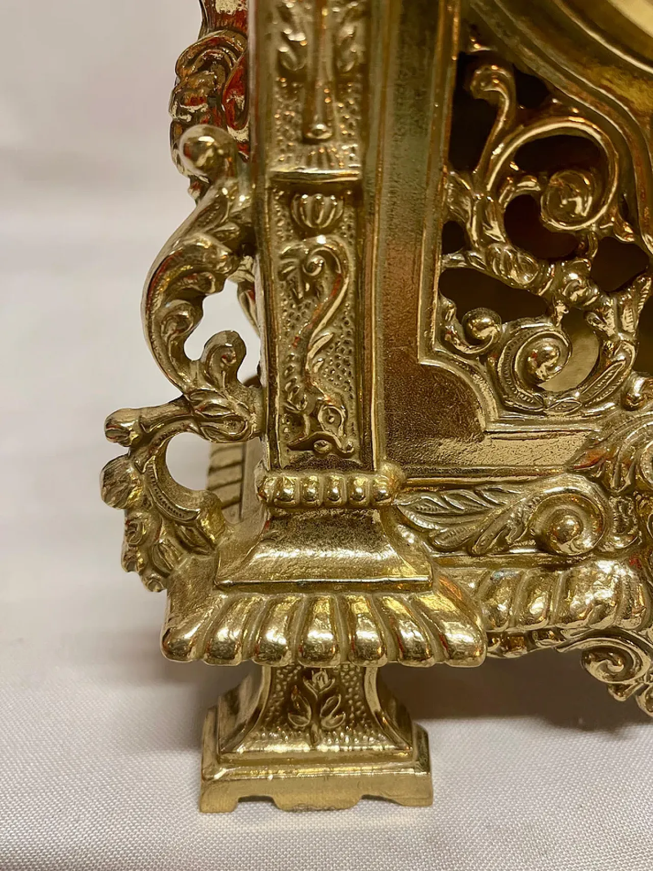 Gilded bronze coffee table clock, 70s 6