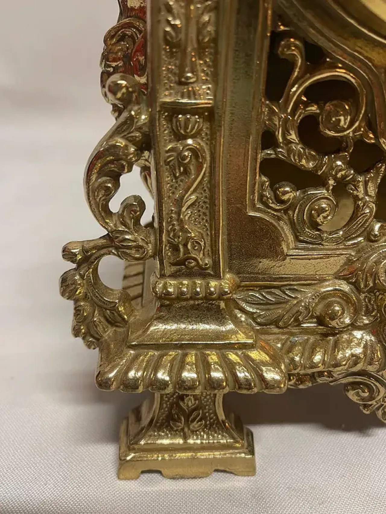 Gilded bronze coffee table clock, 70s 9