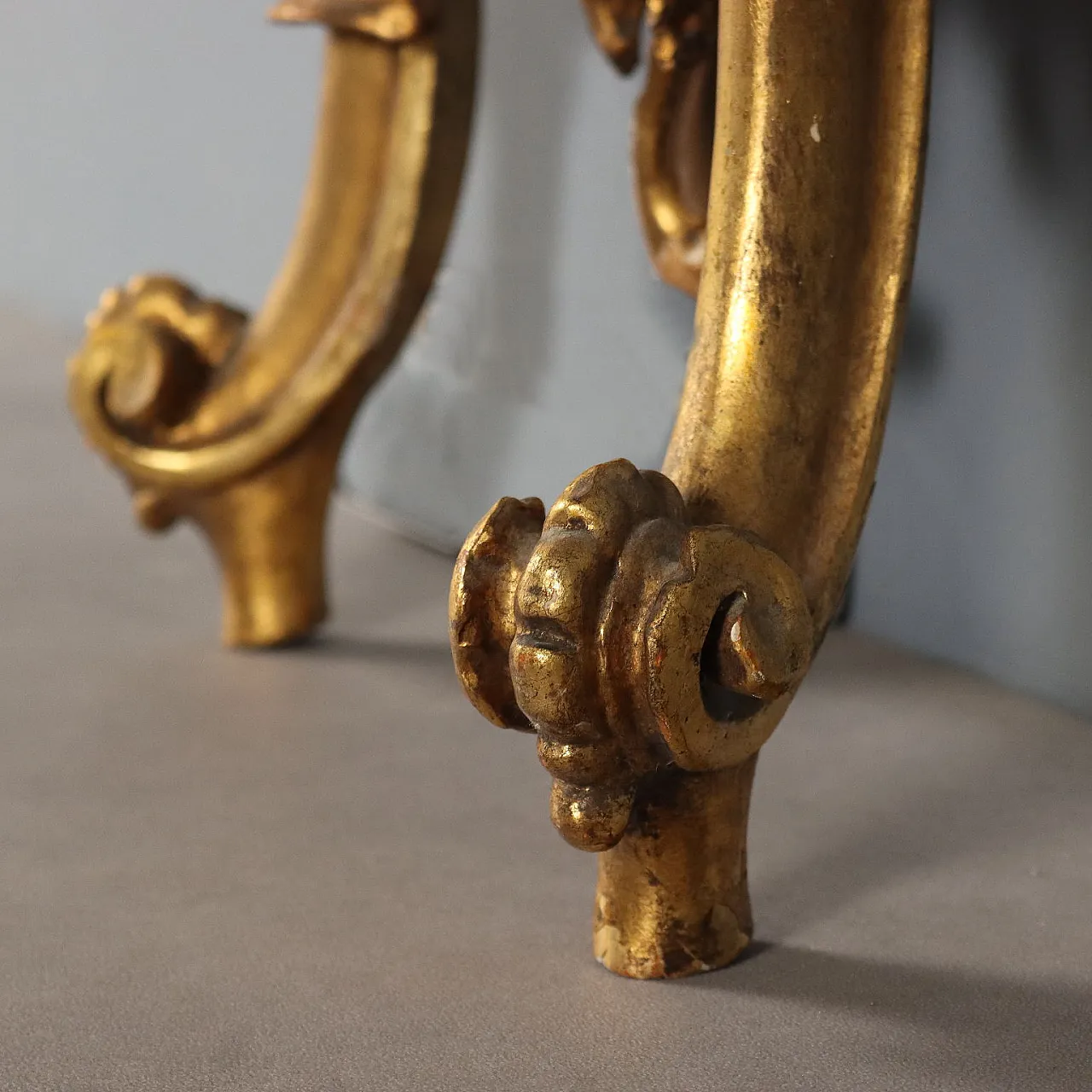 Carved and gilded wooden console table with marble top, 20th century 8