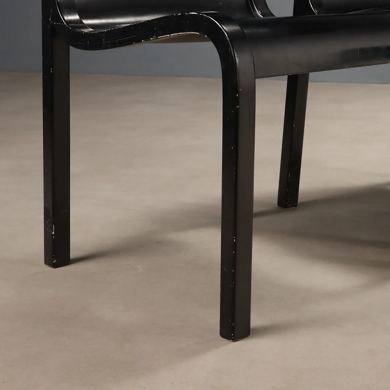 6 lacquered wooden chairs, 20th century 5