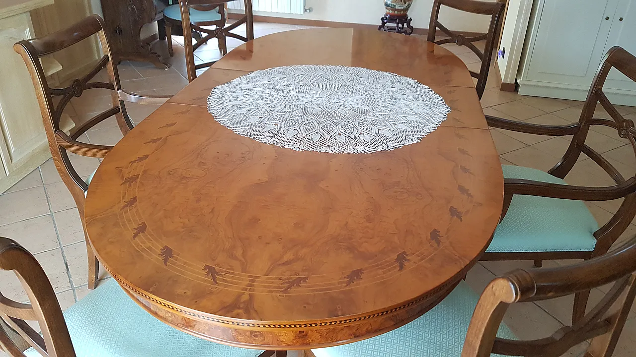 Extendable oval dining table in walnut root with mot inlays, 70s 2