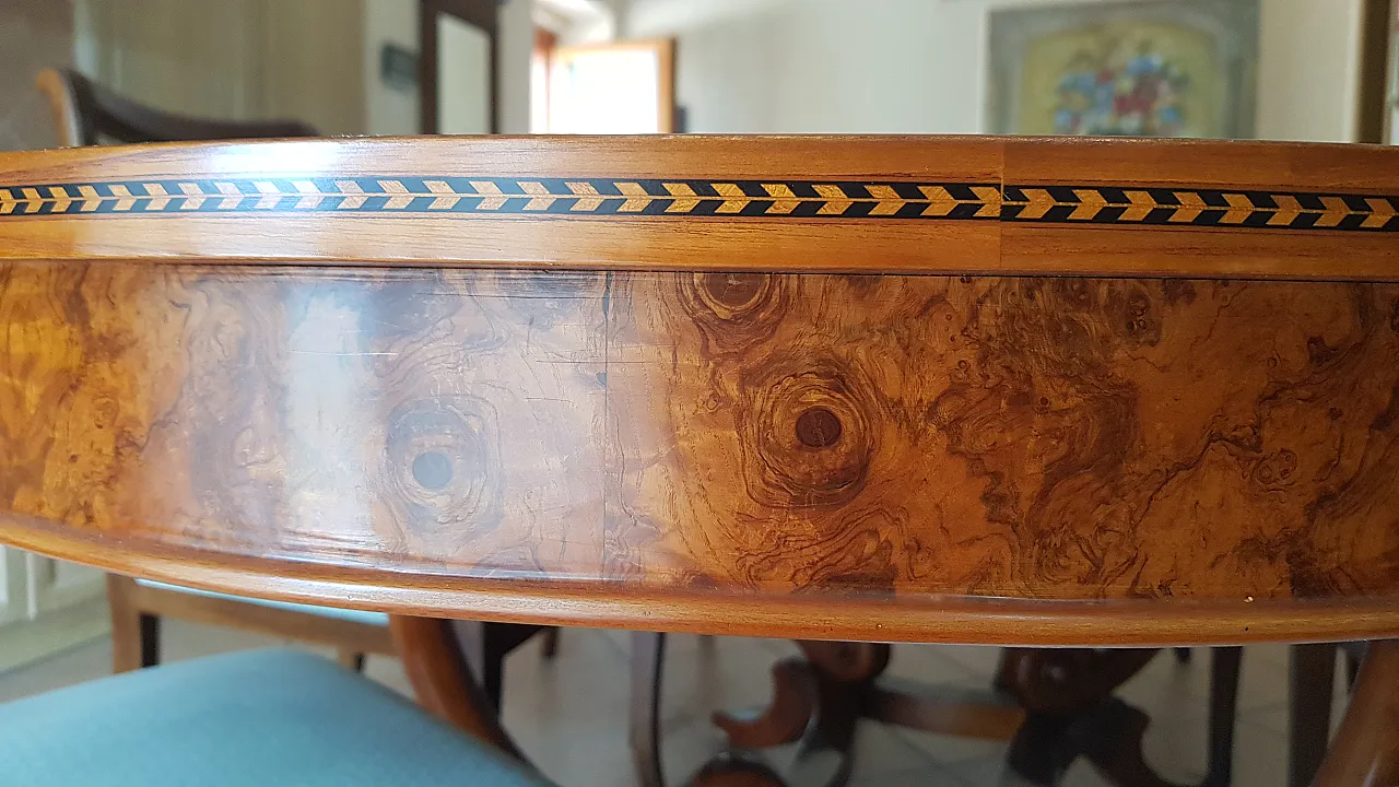 Extendable oval dining table in walnut root with mot inlays, 70s 4