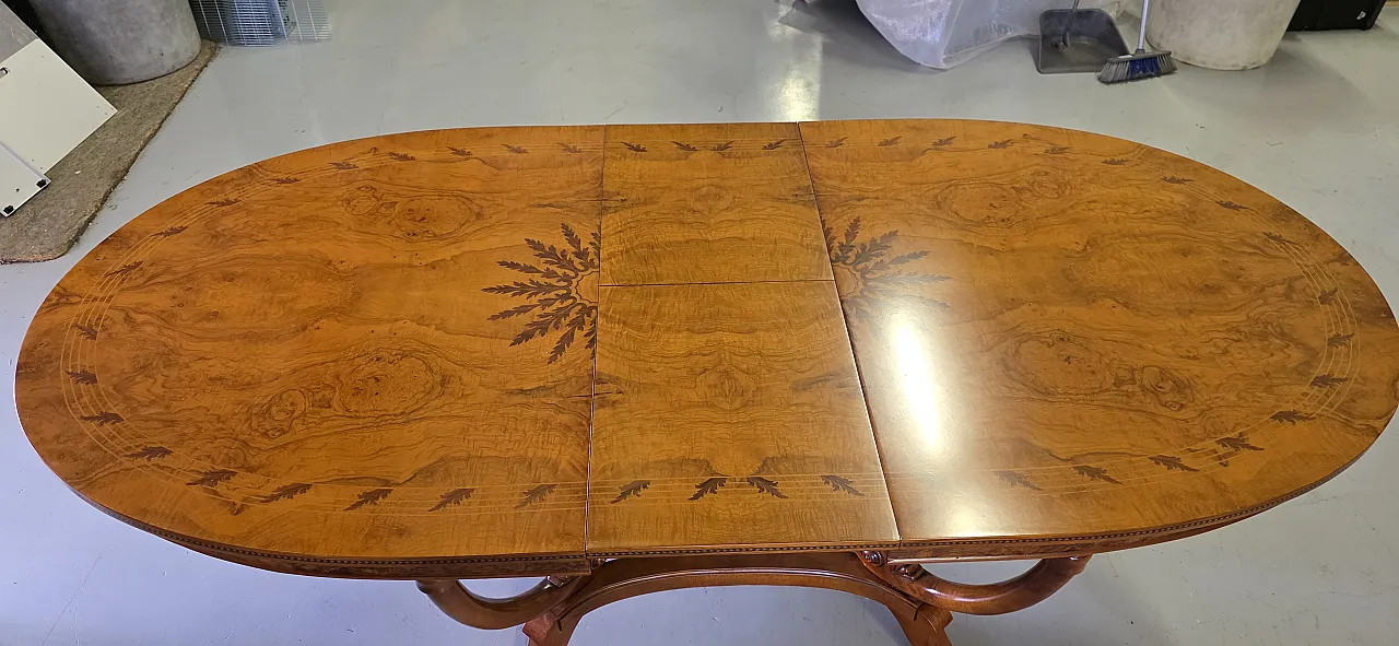 Extendable oval dining table in walnut root with mot inlays, 70s 9
