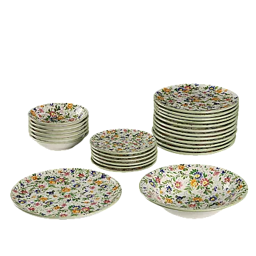 Servizio piatti in ceramica decorato con fiori policromi, '900