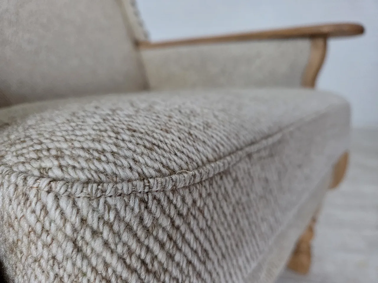 Poltrona danese in lana e legno massello di rovere, anni '70 4