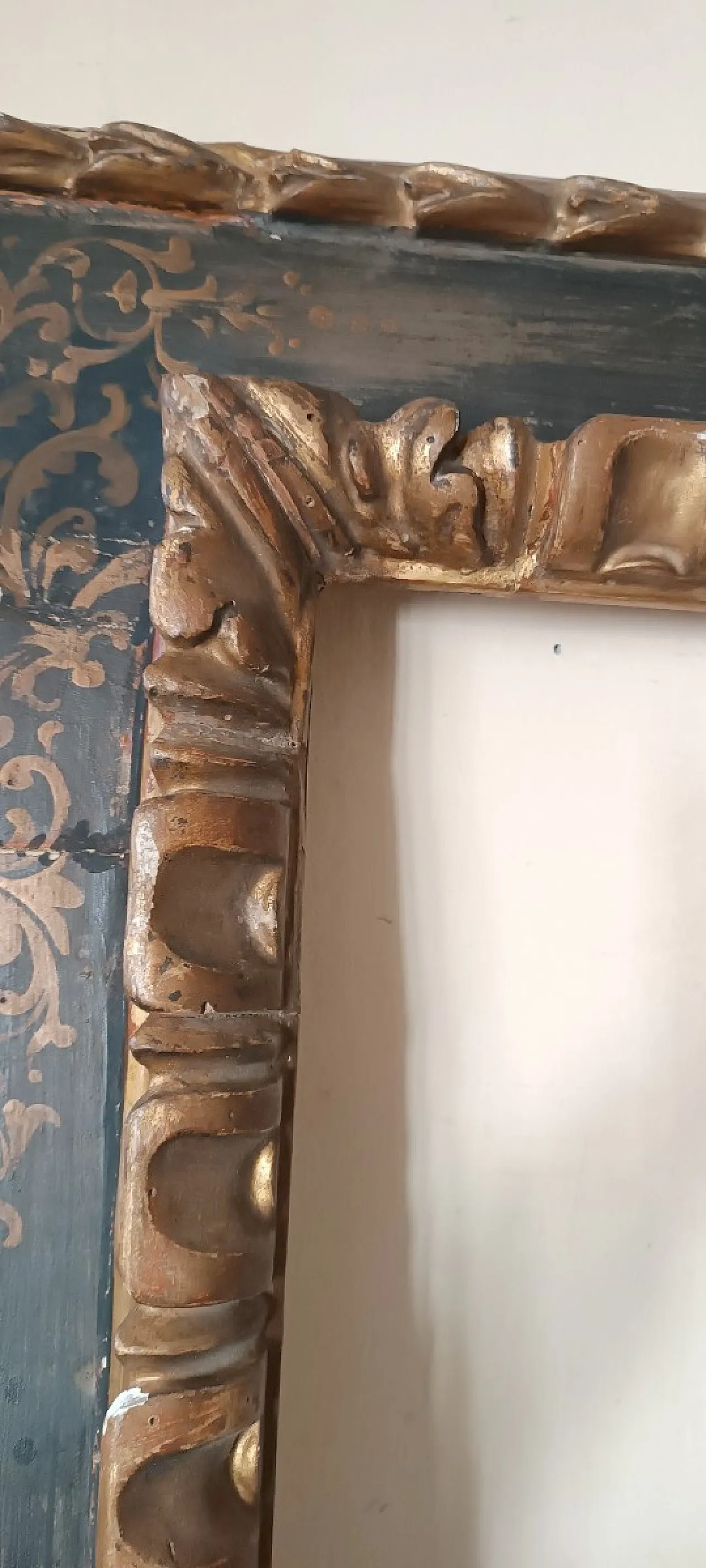 Lacquered and gilded wooden frame, 17th century 11