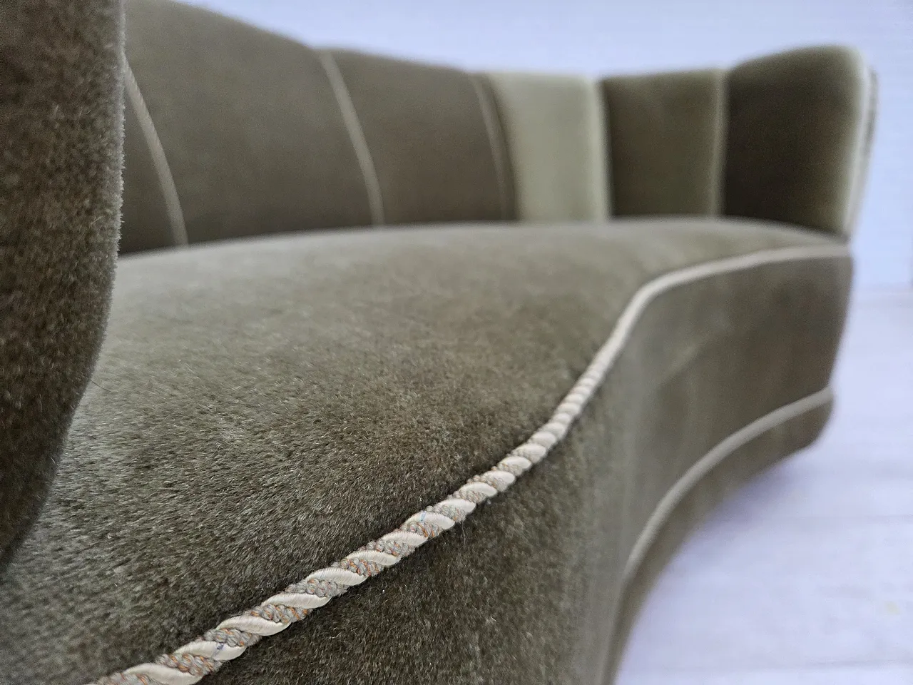 Divano danese "Banana" a 2 posti in velluto, quercia, anni '70 7