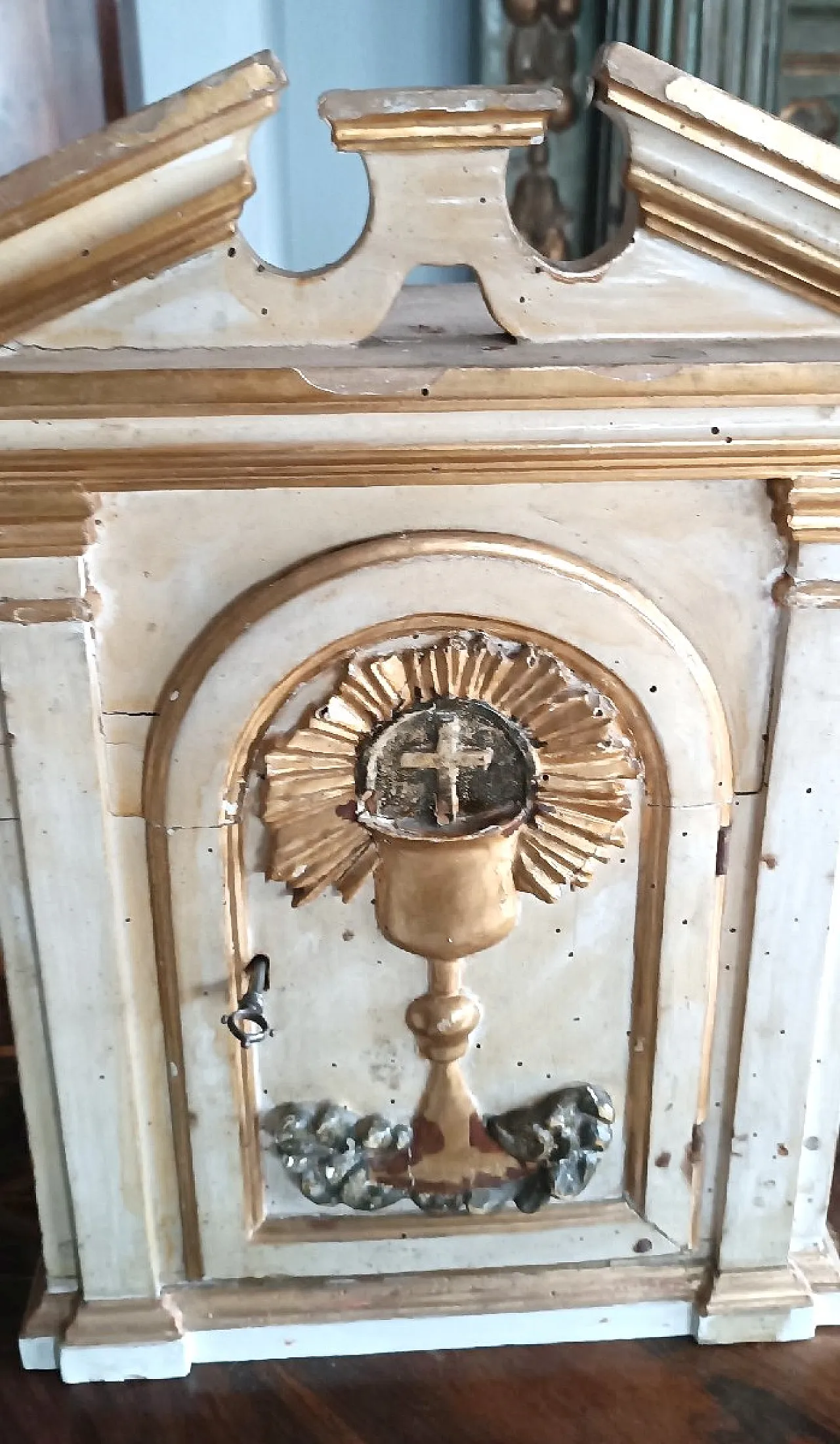 Lacquered and gilded wooden tabernacle, 18th century 5