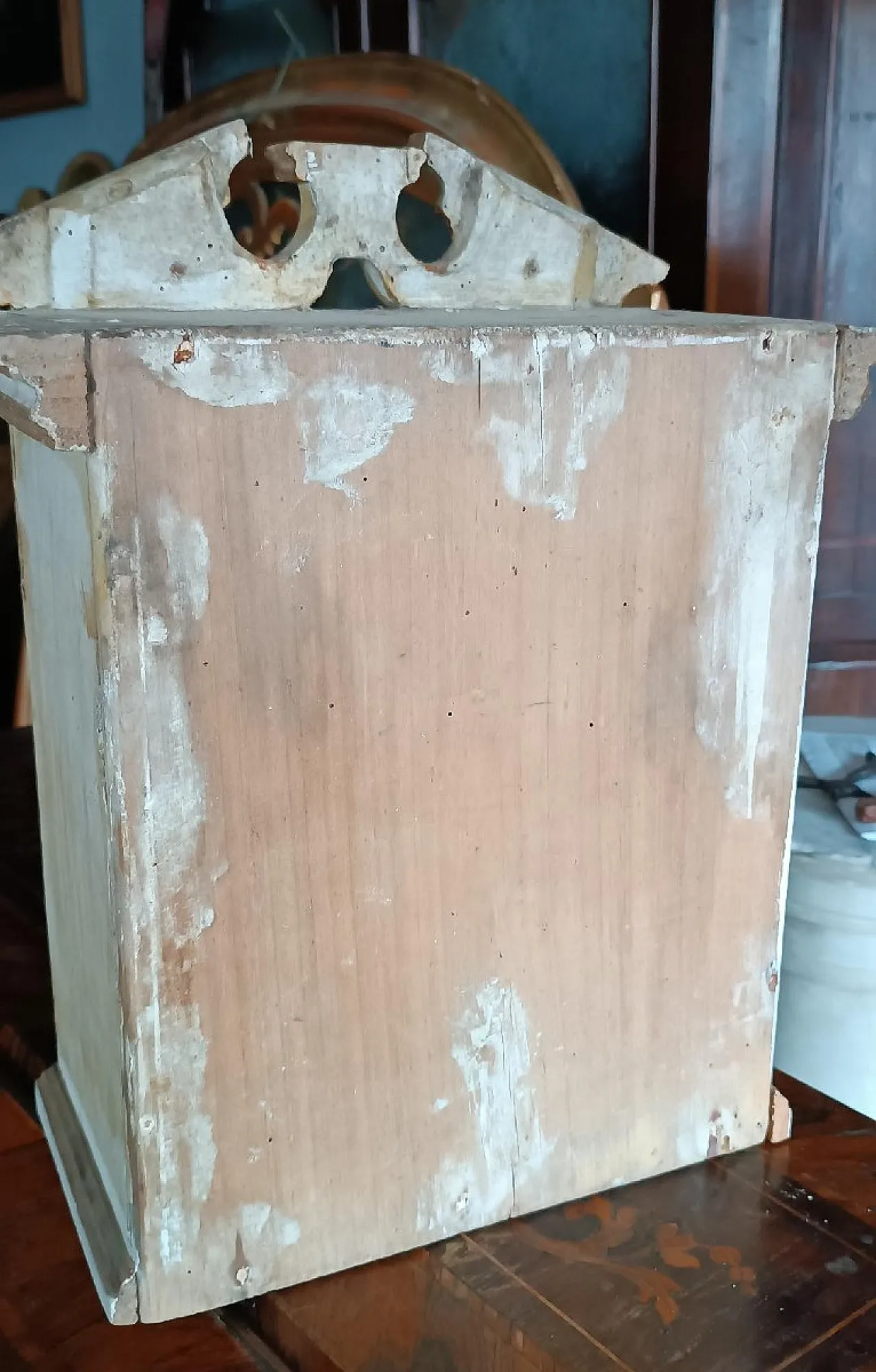 Lacquered and gilded wooden tabernacle, 18th century 11