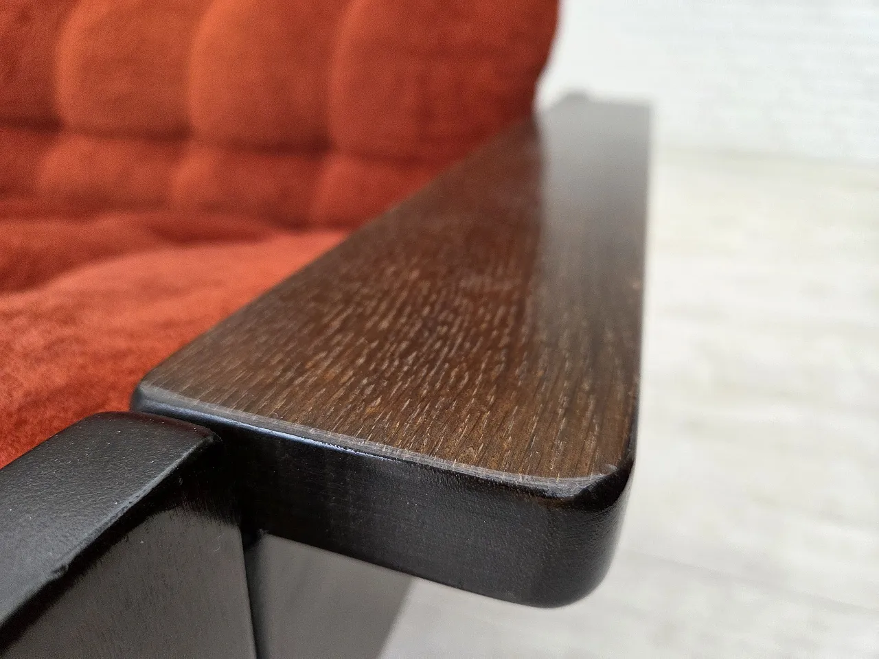 Divano danese a 3 posti in velluto arancione/rosso e quercia, anni '70 5