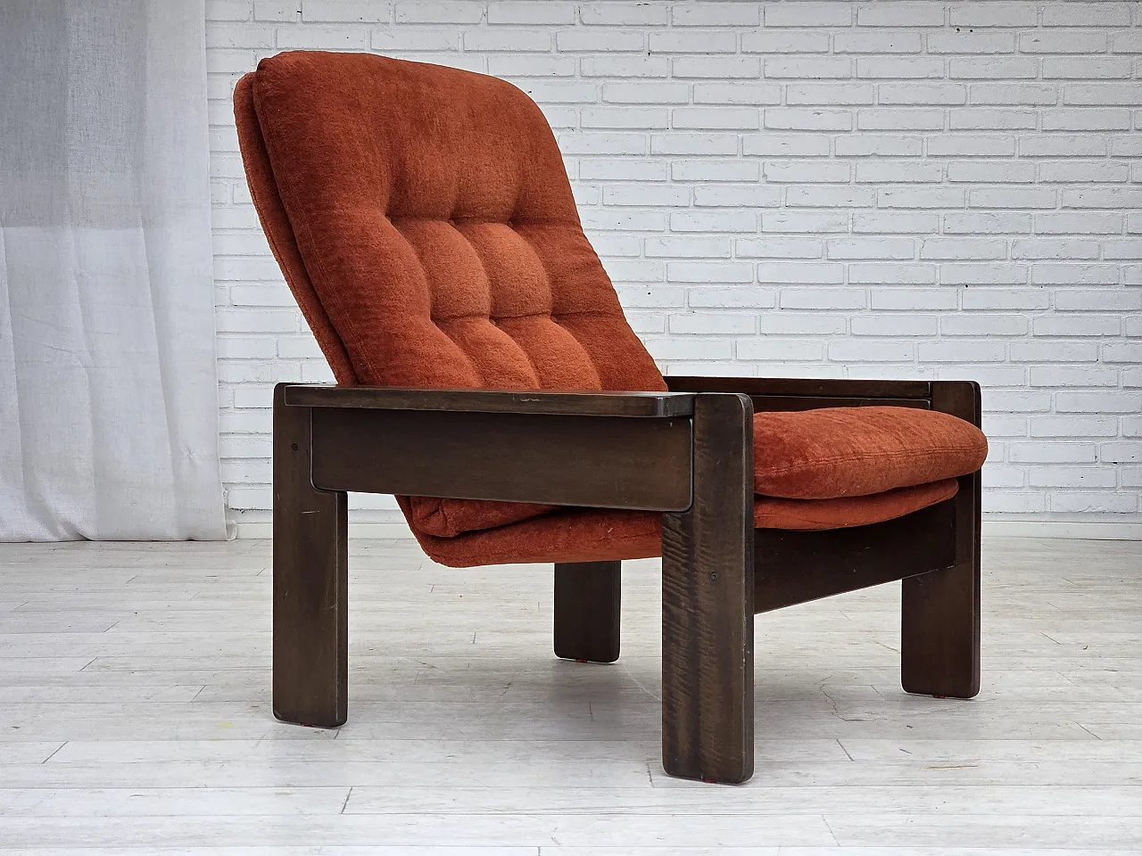 Poltrona danese in velluto arancione/rosso quercia scura, anni '70 1