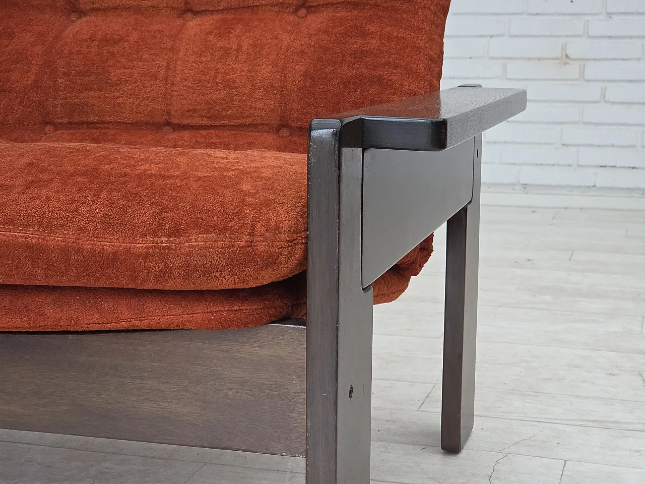 Poltrona danese in velluto arancione/rosso quercia scura, anni '70 4