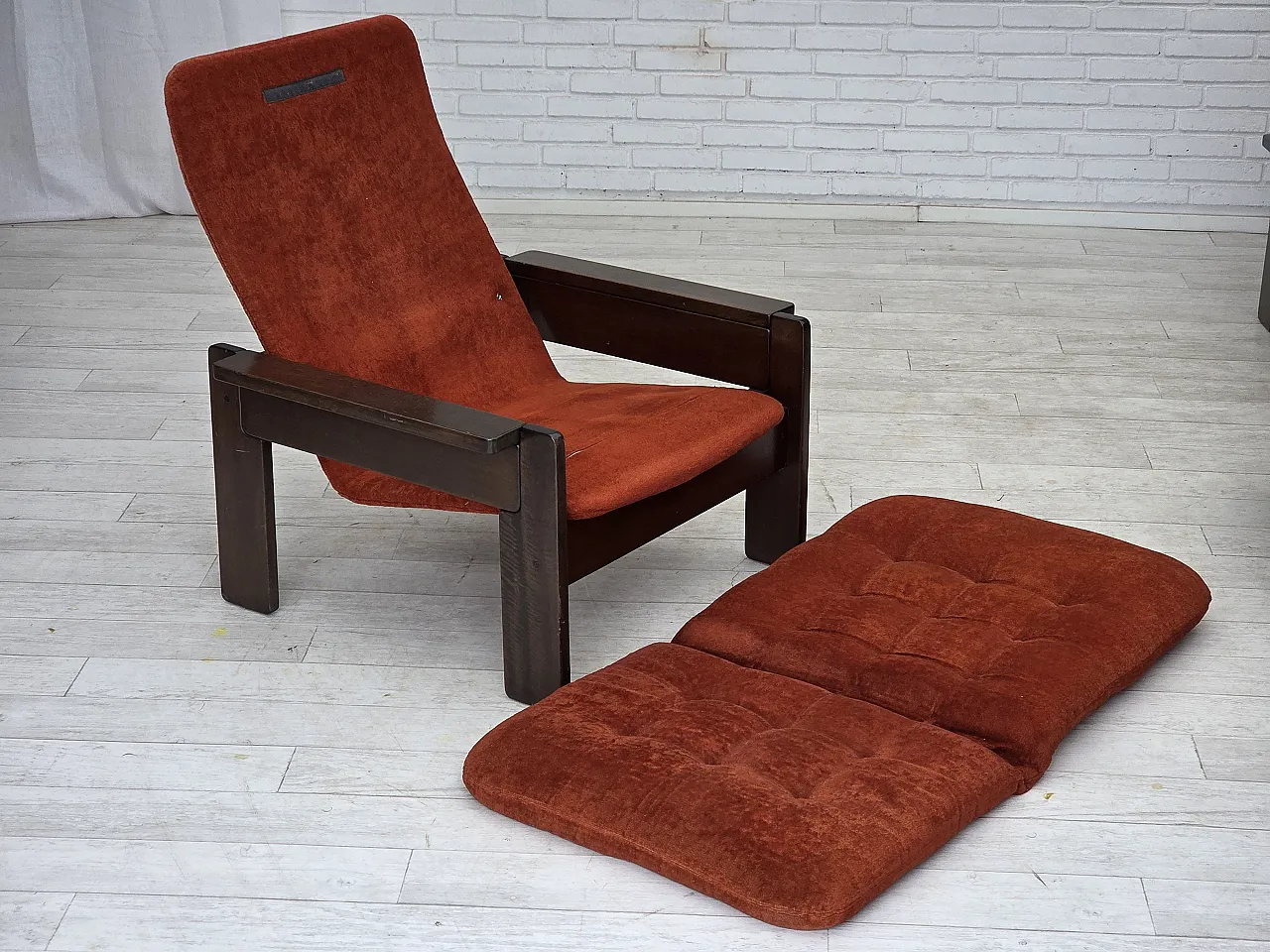 Poltrona danese in velluto arancione/rosso quercia scura, anni '70 7
