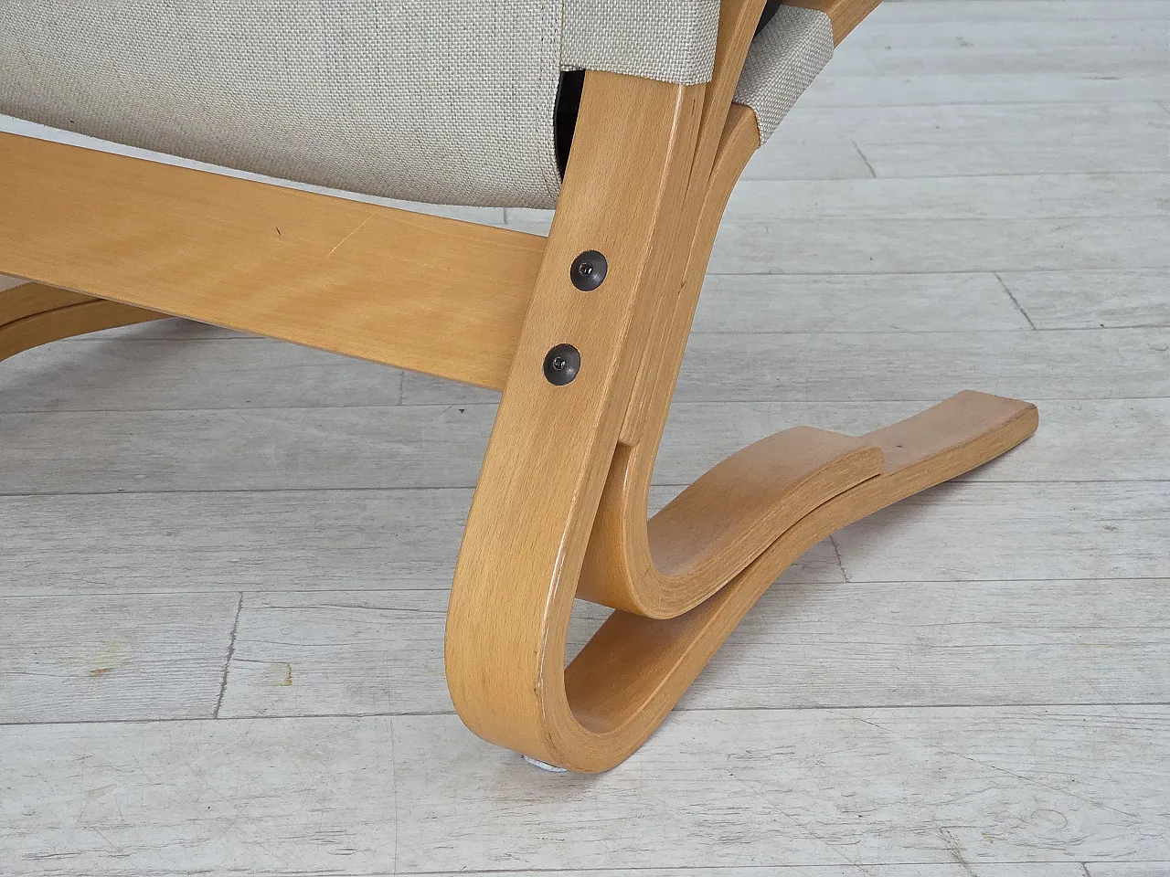 Poltrona norvegese, modello "Kengu", pelle, legno curvato, anni '70 14