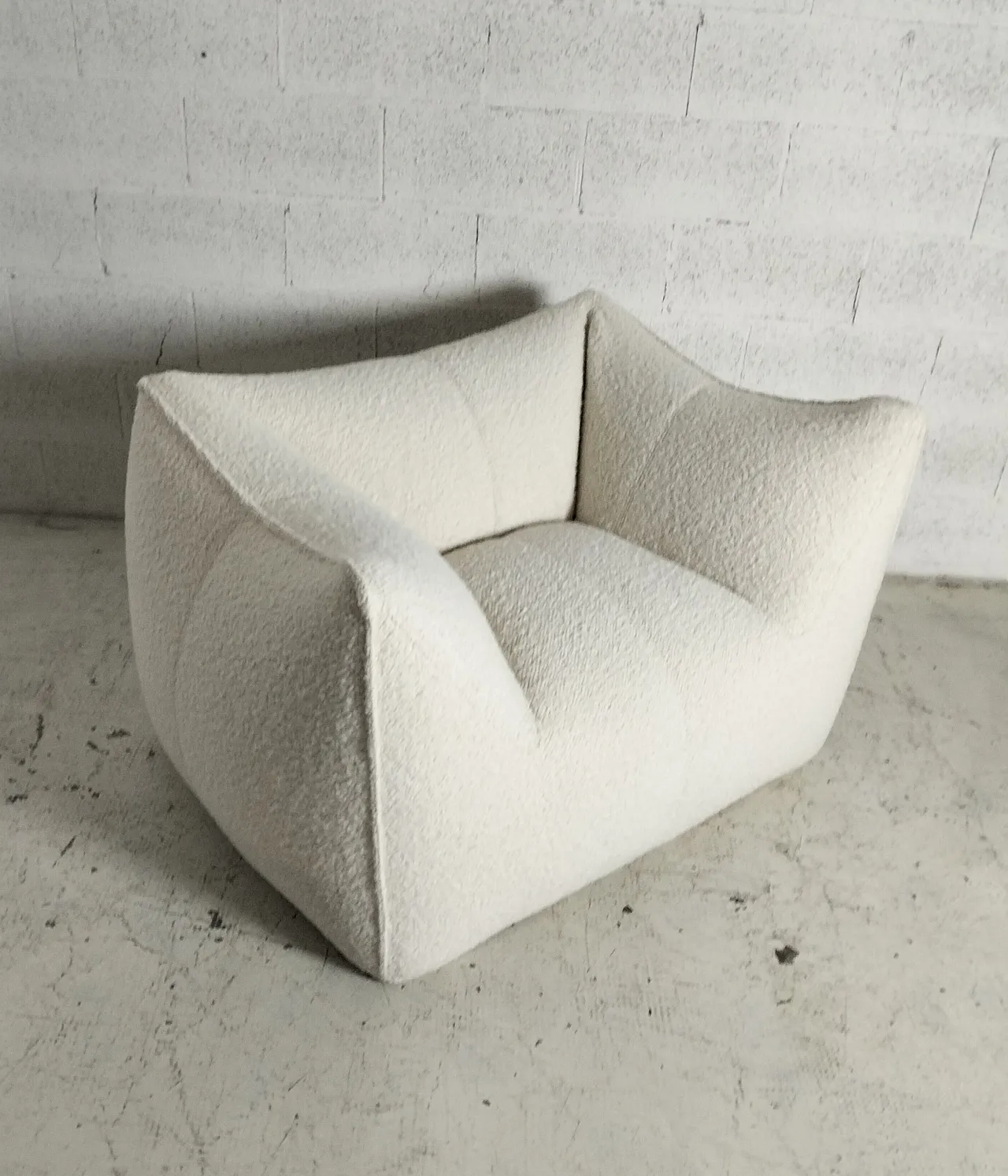 “Le Bambole” bouclè armchair by Mario Bellini for B&B Italia, 1970s 3