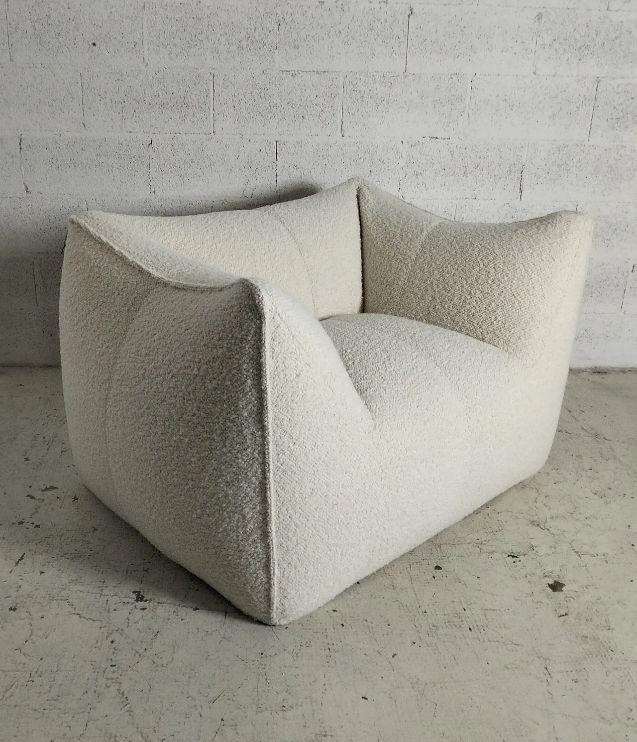 “Le Bambole” bouclè armchair by Mario Bellini for B&B Italia, 1970s 4