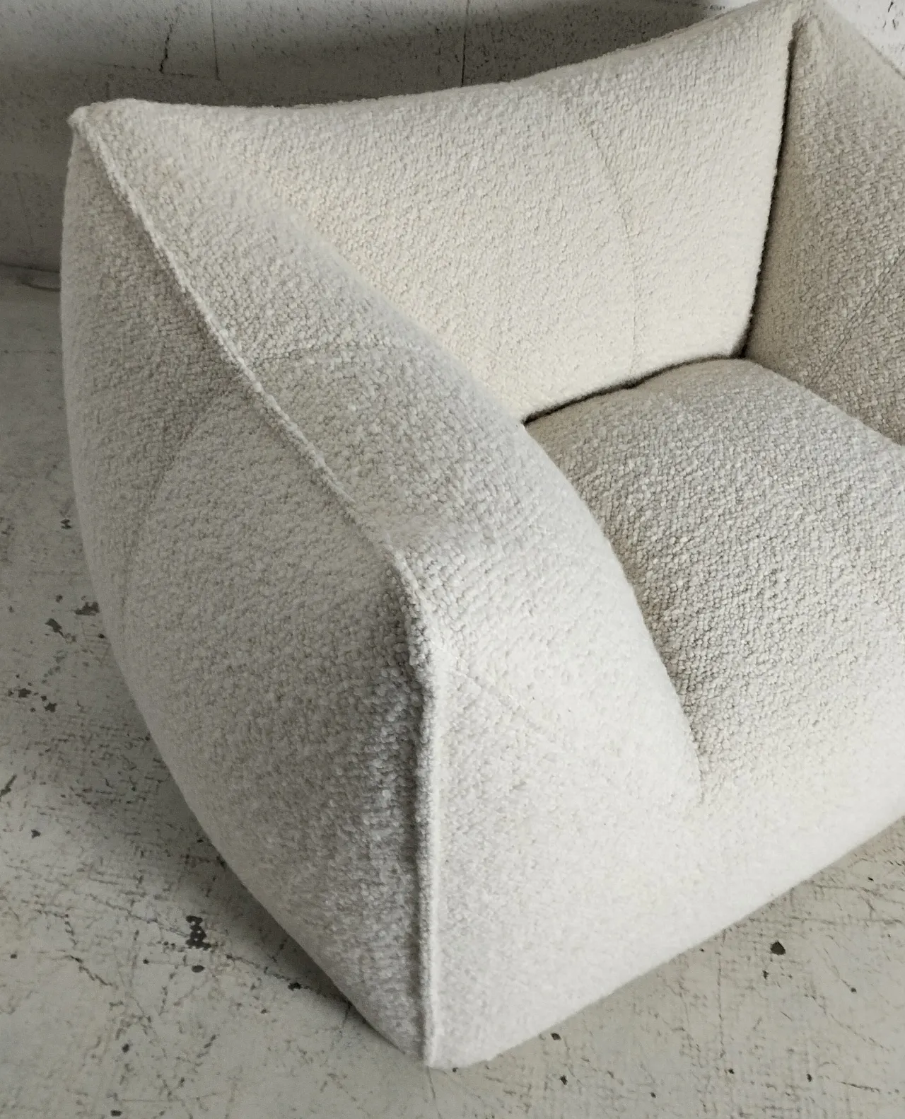 “Le Bambole” bouclè armchair by Mario Bellini for B&B Italia, 1970s 5