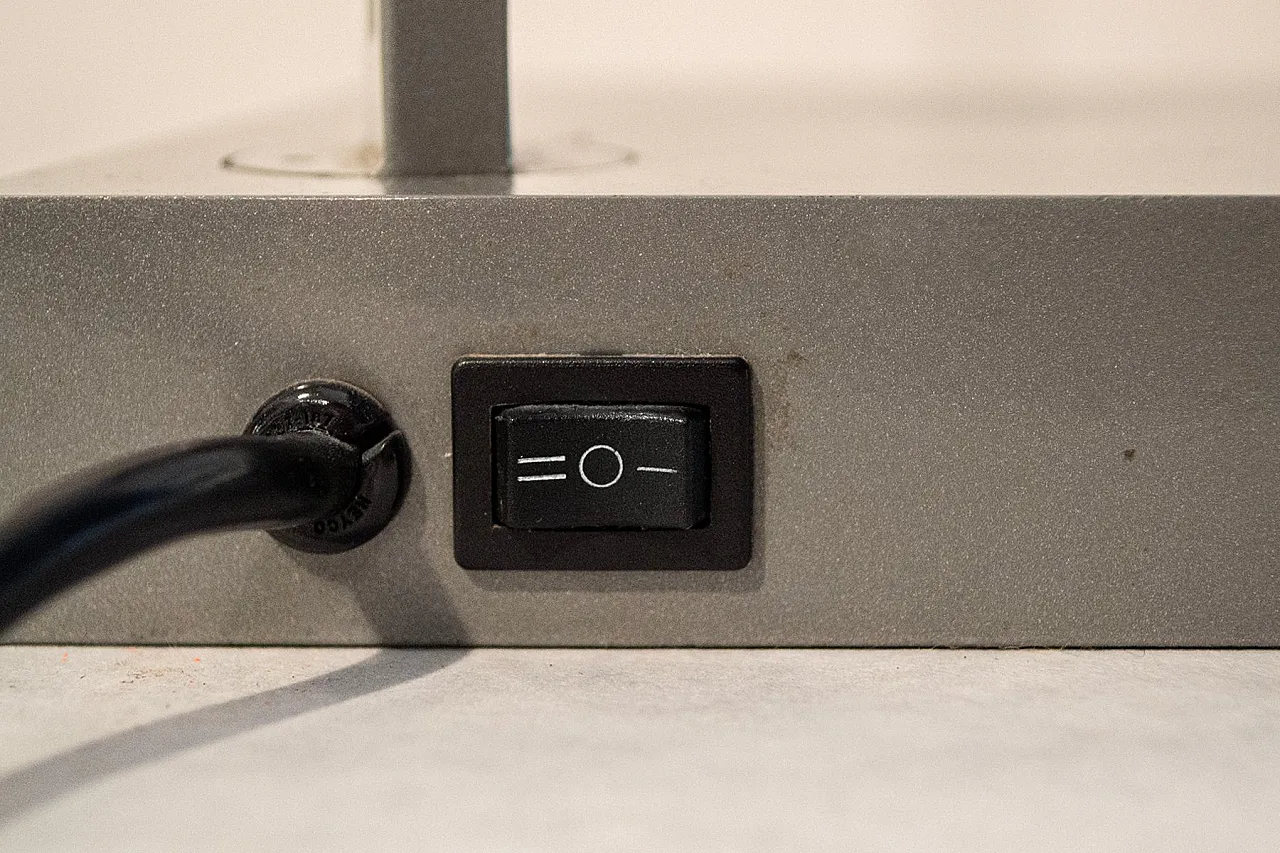 Lampada da tavolo Gyros di Emmanuelle Colboc per Artemide, anni '80 3